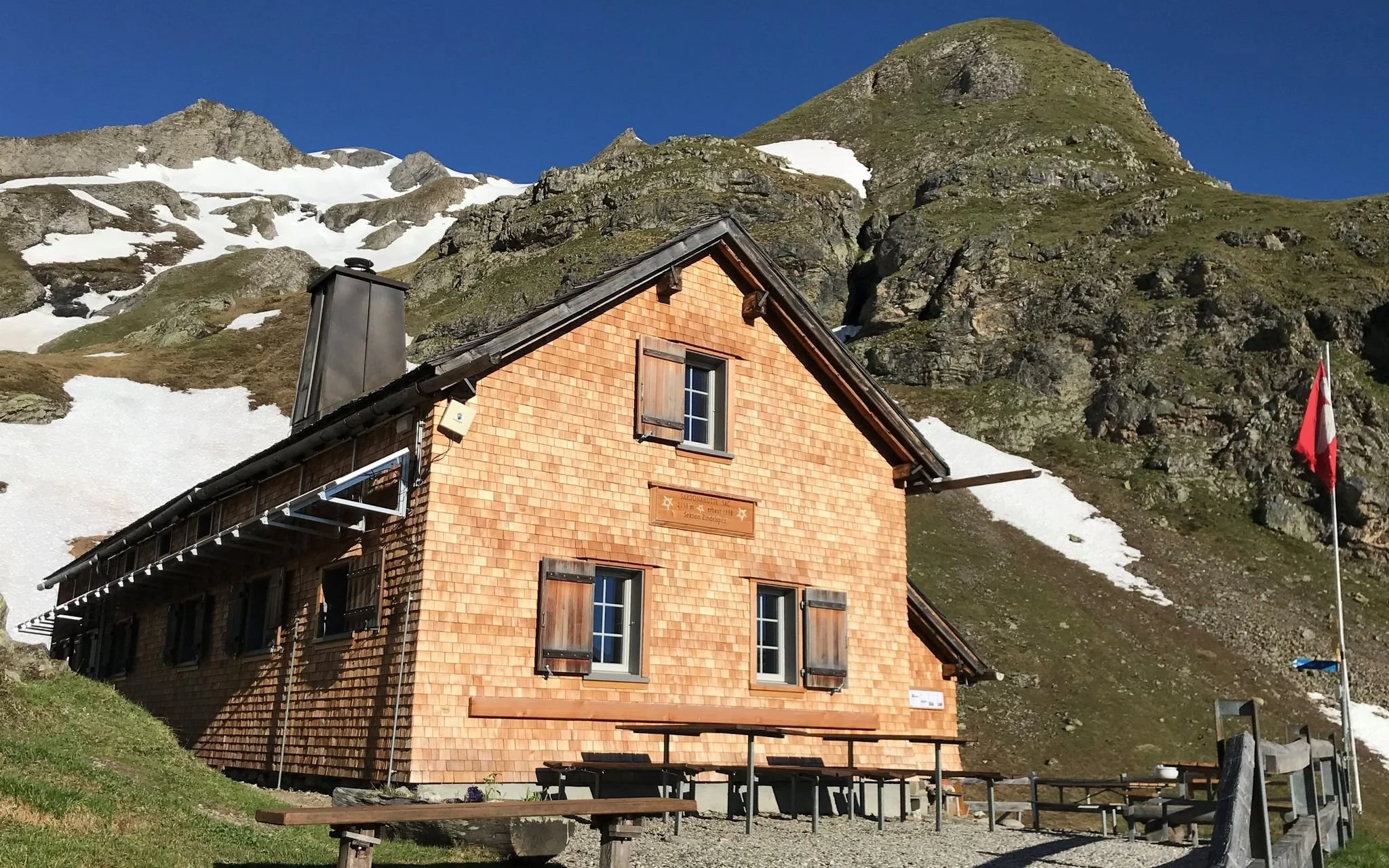Sardonahütte SAC – Alpine Hut in the UNESCO Sardona Tectonic Arena