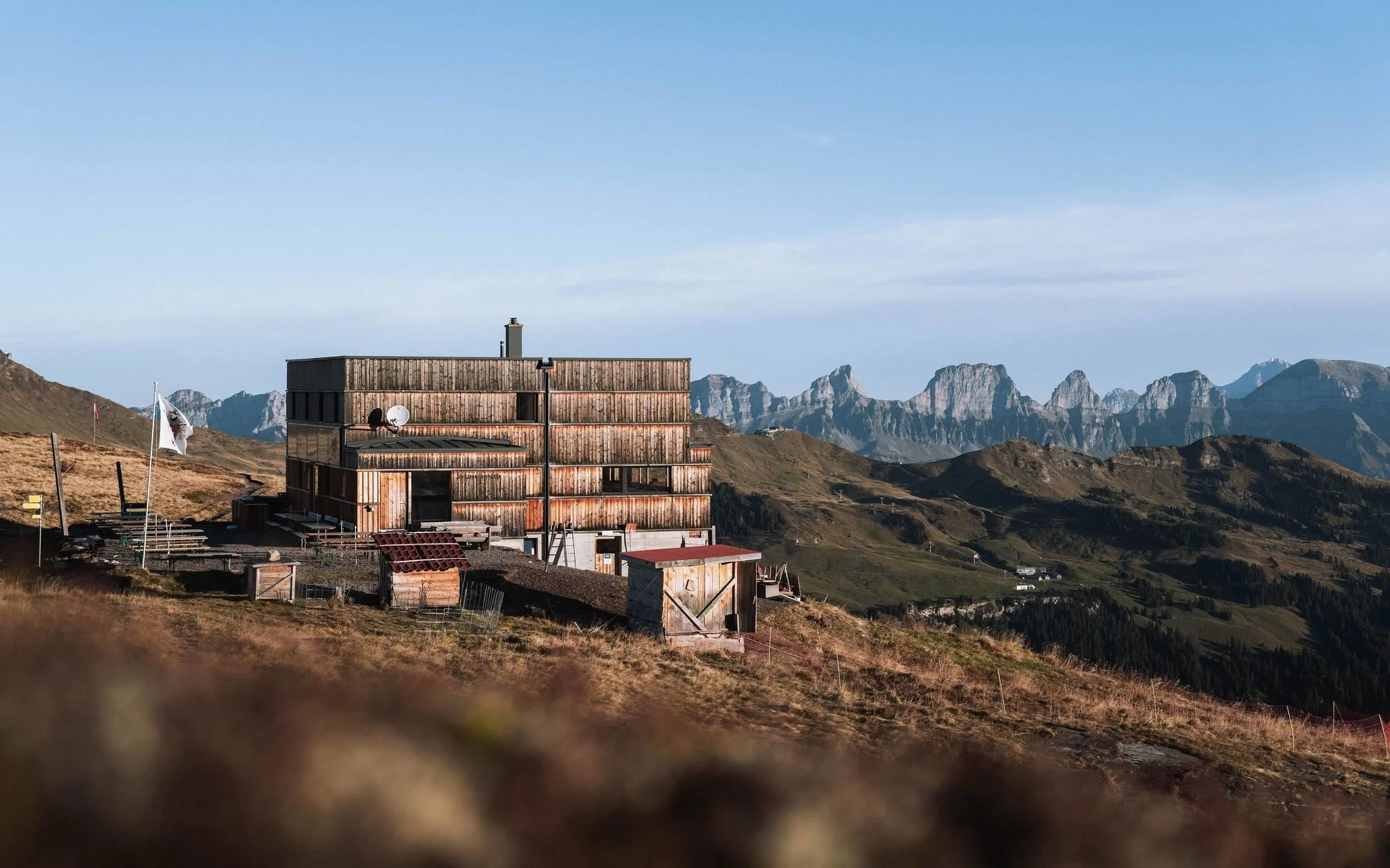 Spitzmeilenhütte SAC – Panoramic Alpine Hut &amp; Spitzmeilen Hiking Base