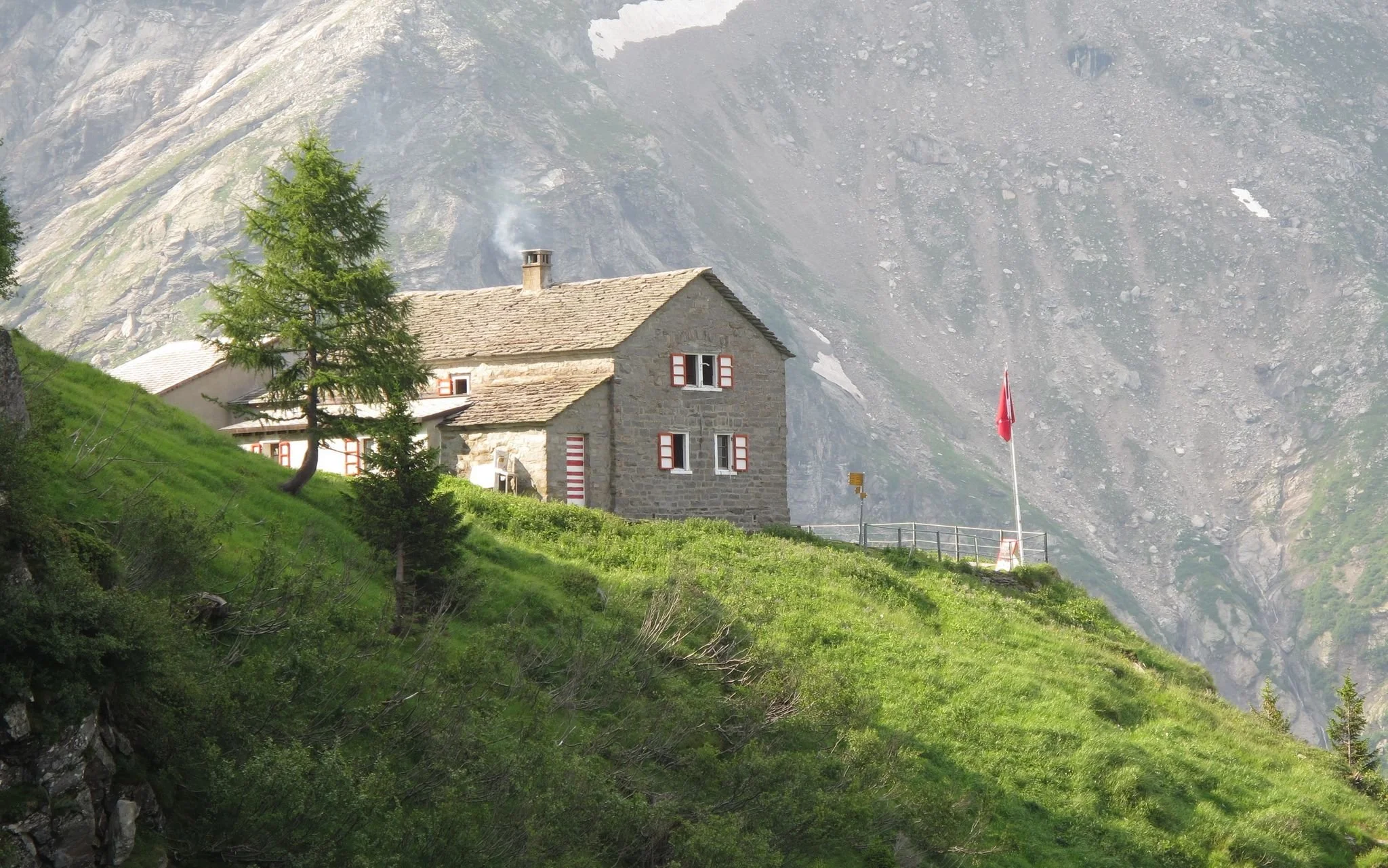 Capanna Adula CAS – High-Alpine Hut &amp; Rheinwaldhorn Base