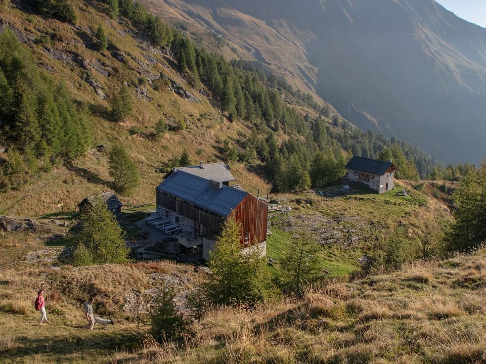 Capanna Bovarina – Traditional Alpine Hut &amp; Lukmanier Hiking Base