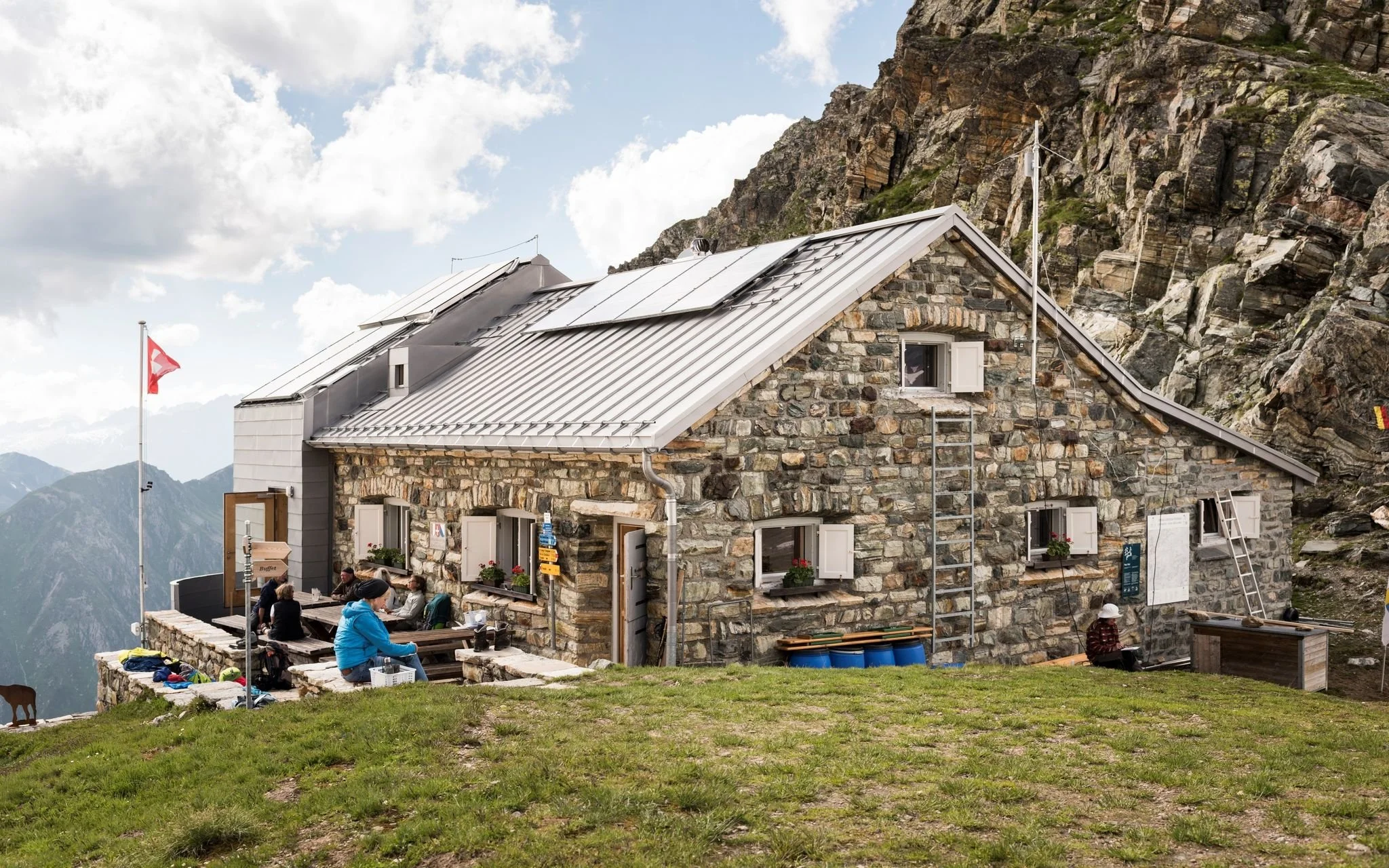 Medelserhütte SAC – Alpine Stage Hut &amp; Val Medel Base