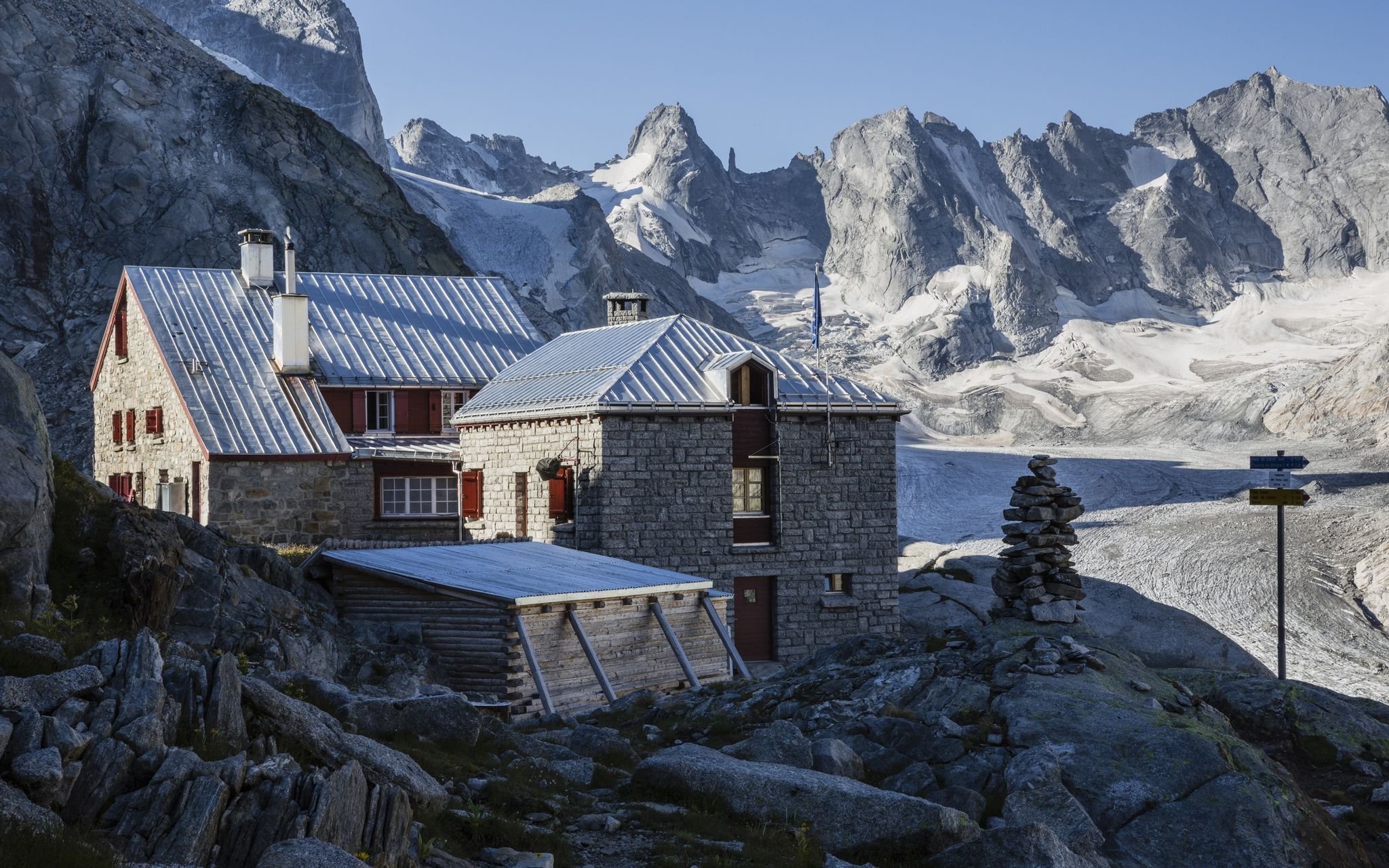 Capanna del Forno CAS – High-Alpine Hut &amp; Forno Glacier Base