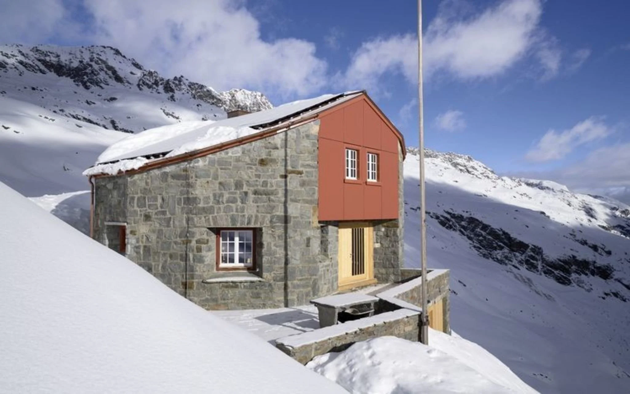 Chamanna Coaz CAS – High-Alpine Hut &amp; Bernina Group Base