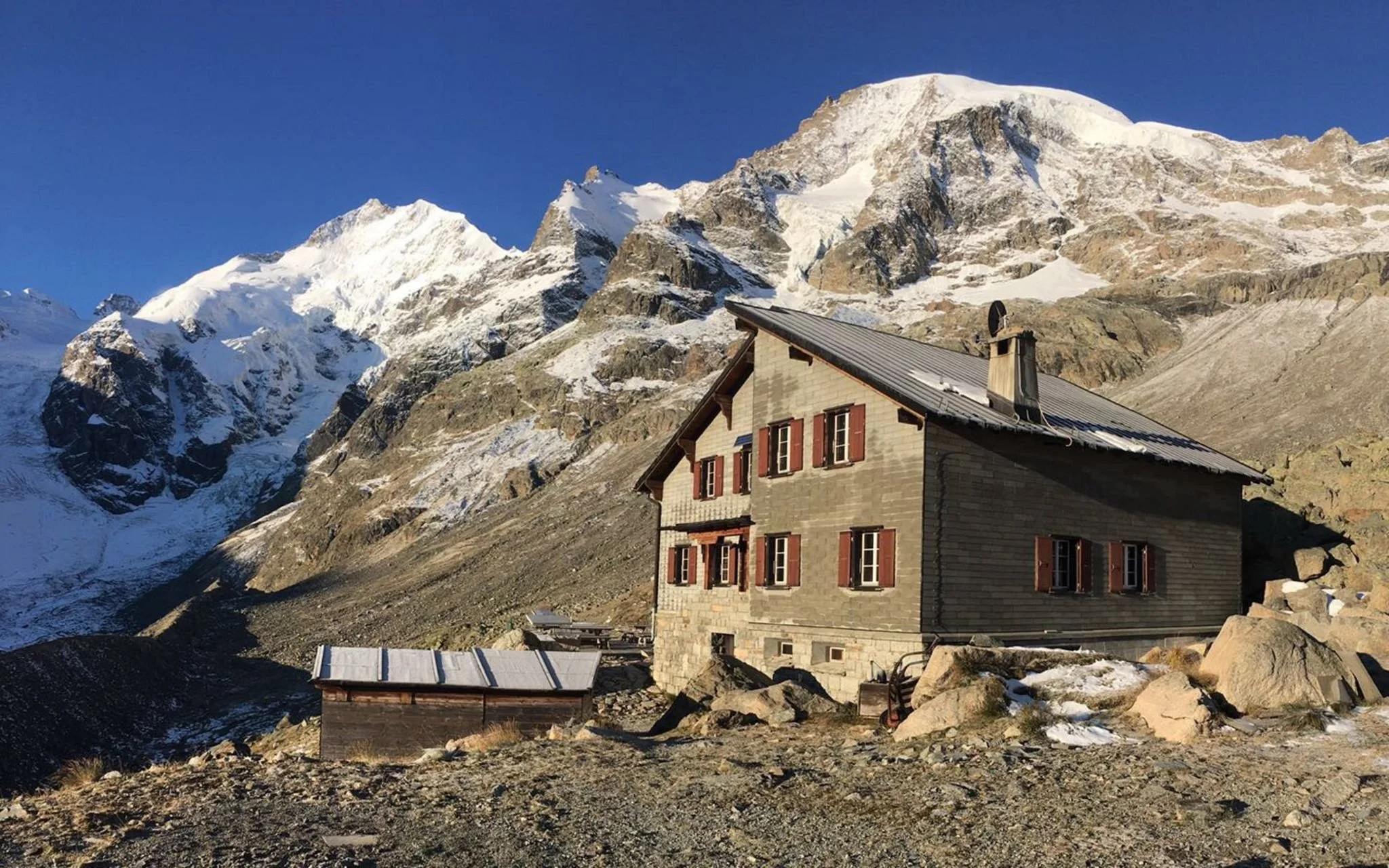 Chamanna da Boval CAS – Panoramic Alpine Hut &amp; Bernina Glacier Viewpoint