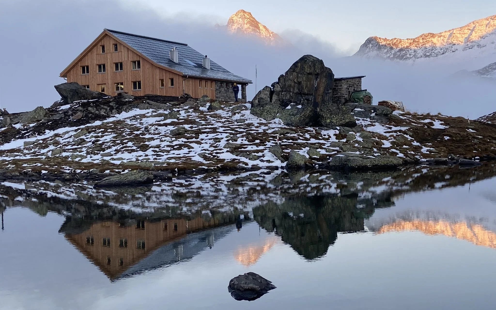 Chamanna da Grialetsch CAS – High-Alpine Stage Hut &amp; Dischma–Engadin Link