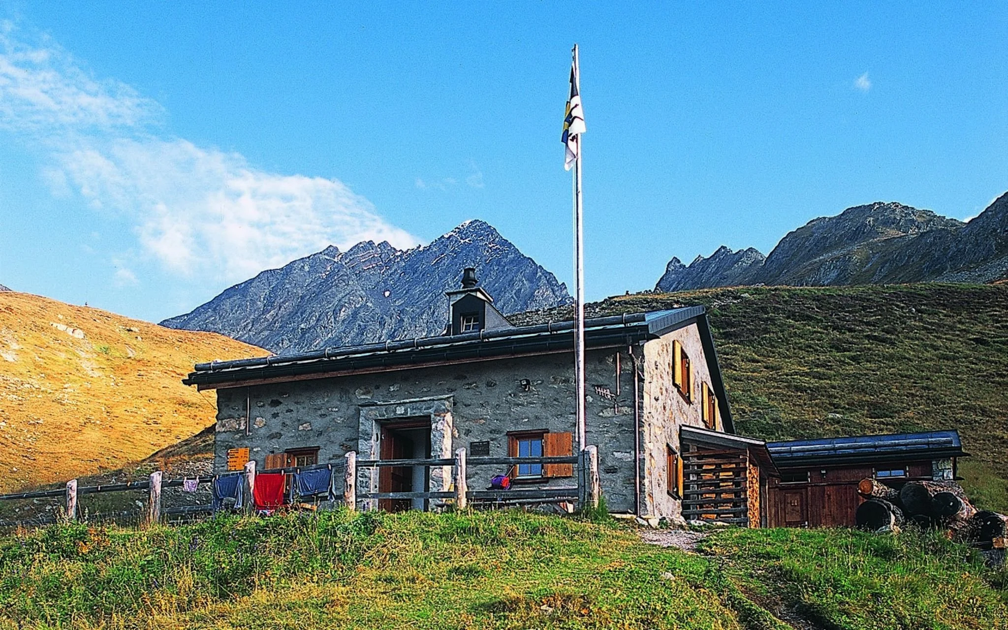 Chamanna dal Linard CAS – Remote Alpine Hut &amp; Lower Engadin Stage Base