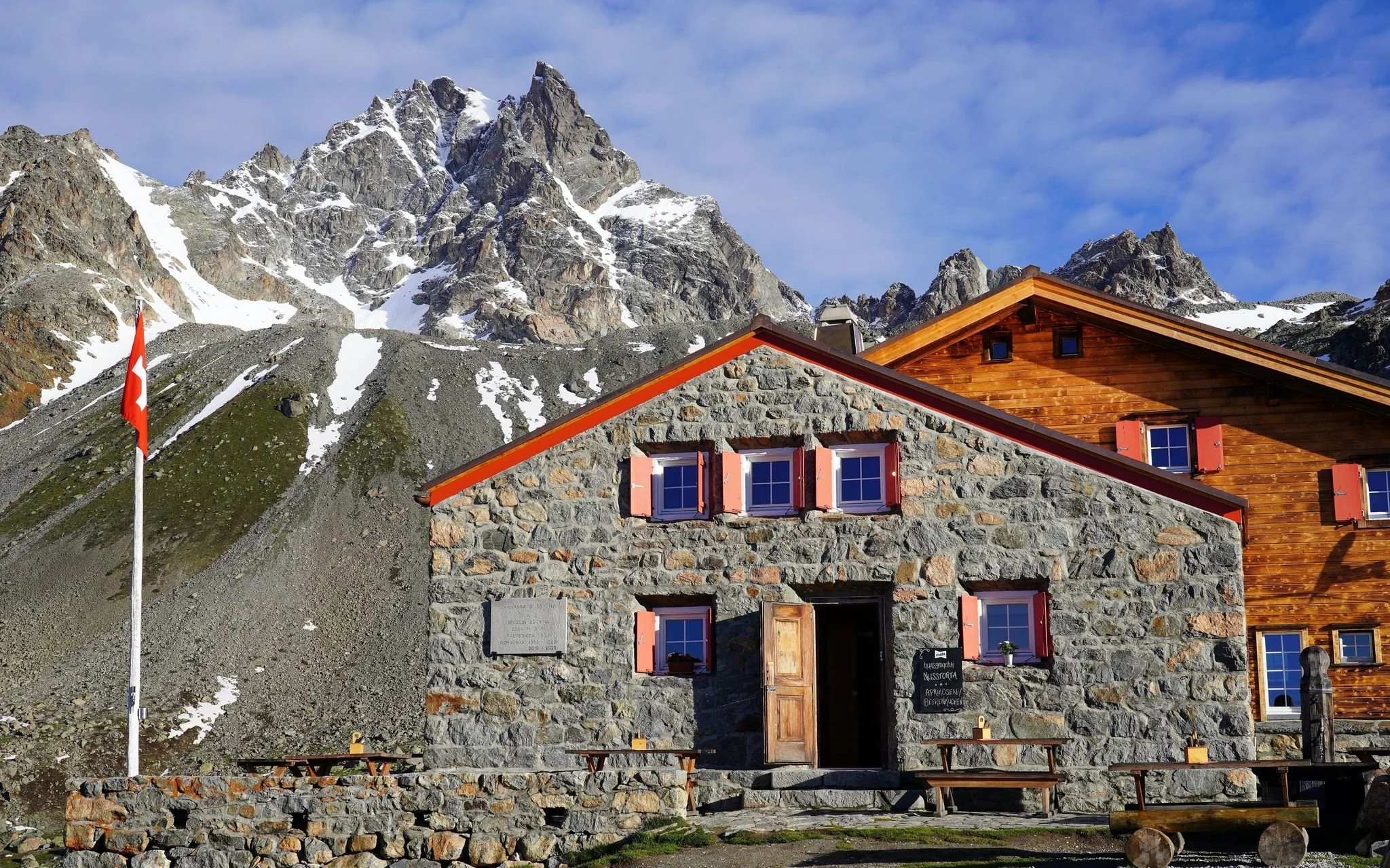 Chamanna d'Es-cha CAS – High-Alpine Stage Hut &amp; Engadin Traverse Link