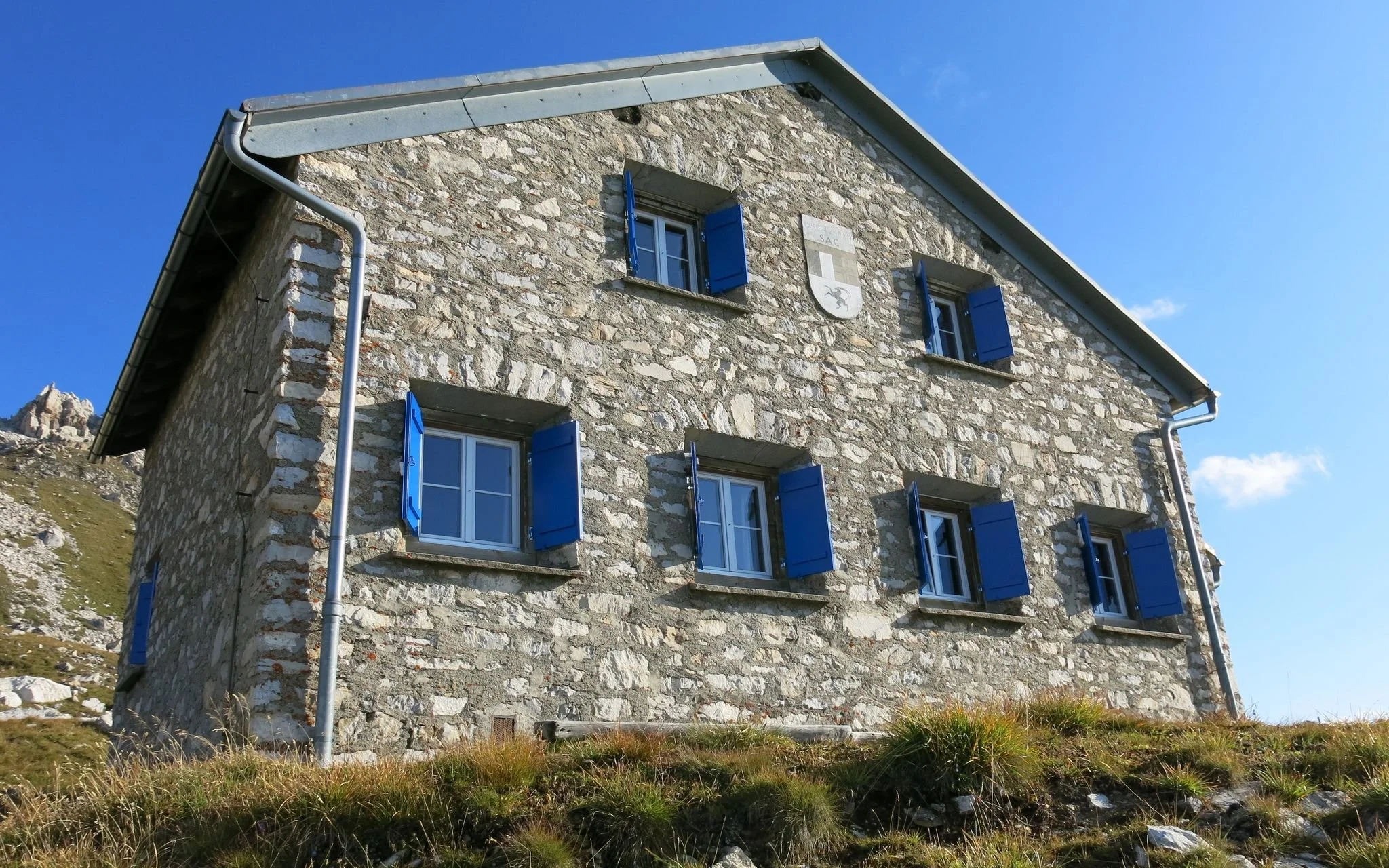 Cufercalhütte SAC – Remote Alpine Hut &amp; Rheinwald–Madris Traverse Base