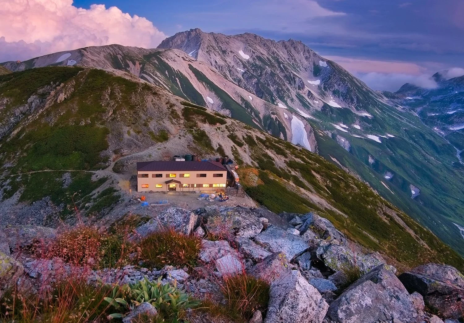 Tsurugi Gozen-goya (剱御前小舎)