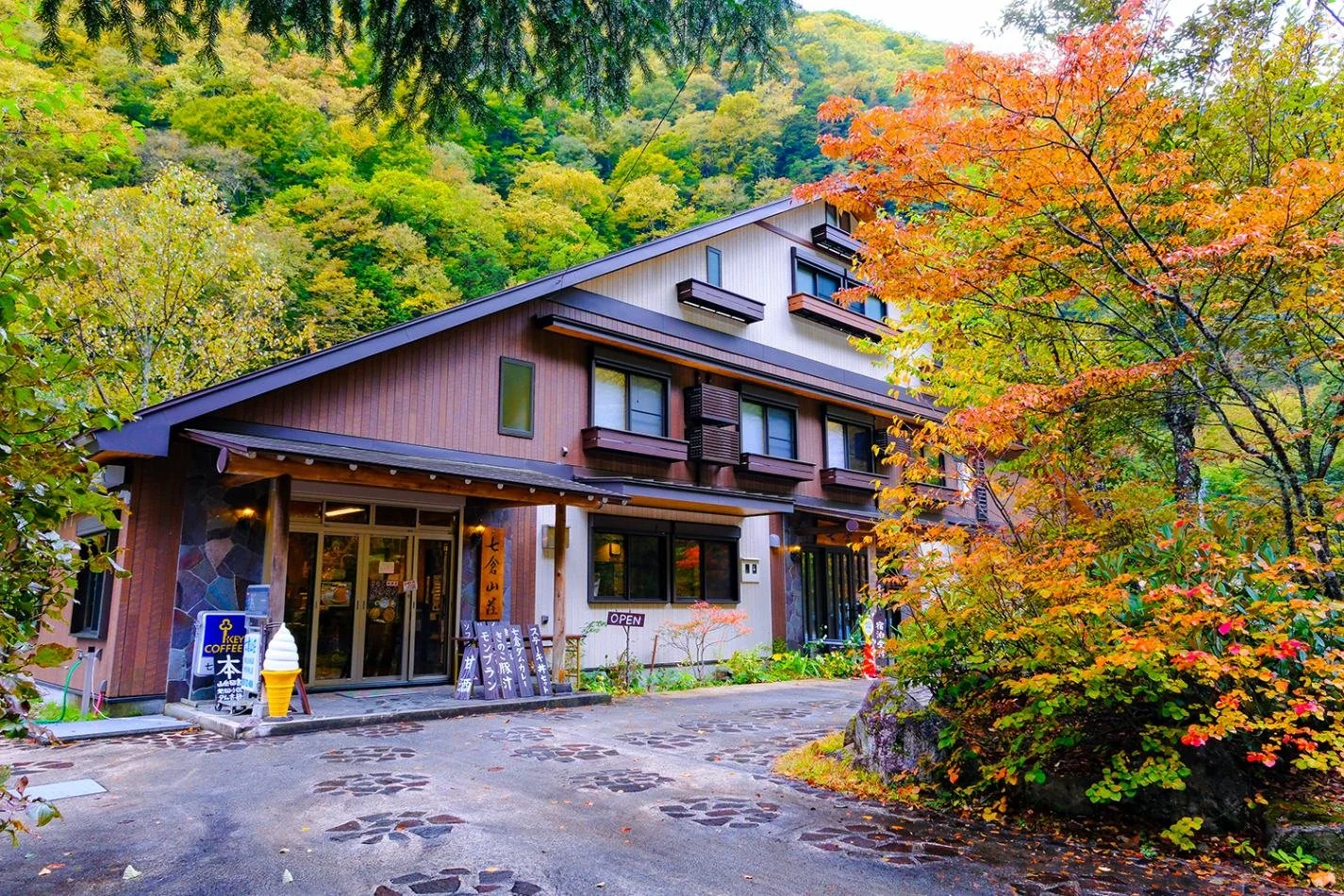 Nanakura-sanso (七倉山荘)