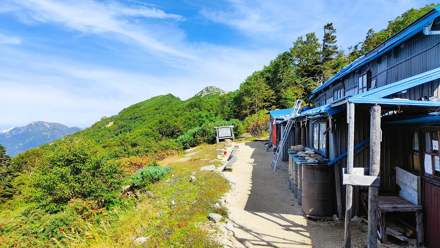 Eboshi-goya (烏帽子小屋)