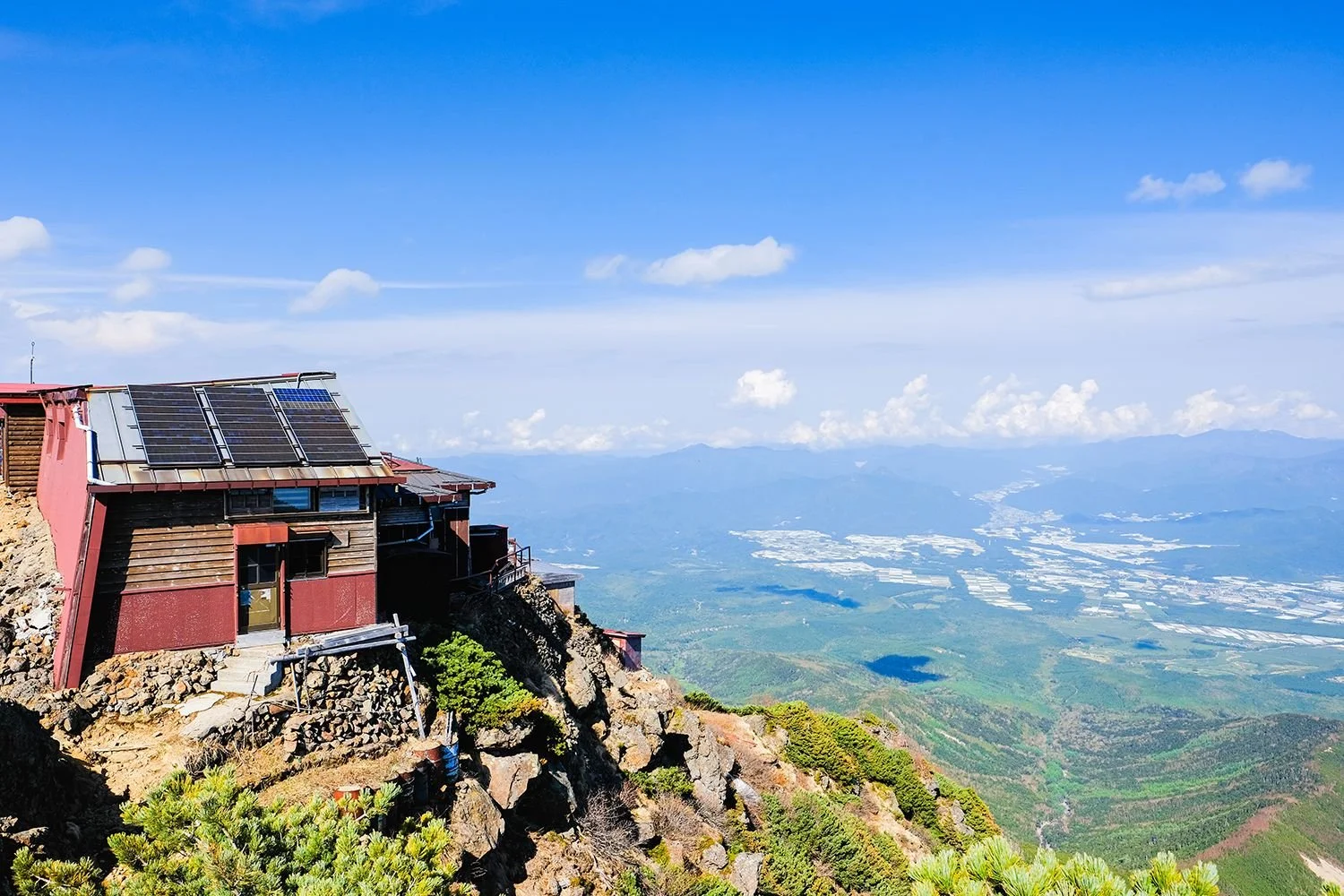 Akadake Chōjō-sansō (赤岳頂上山荘)
