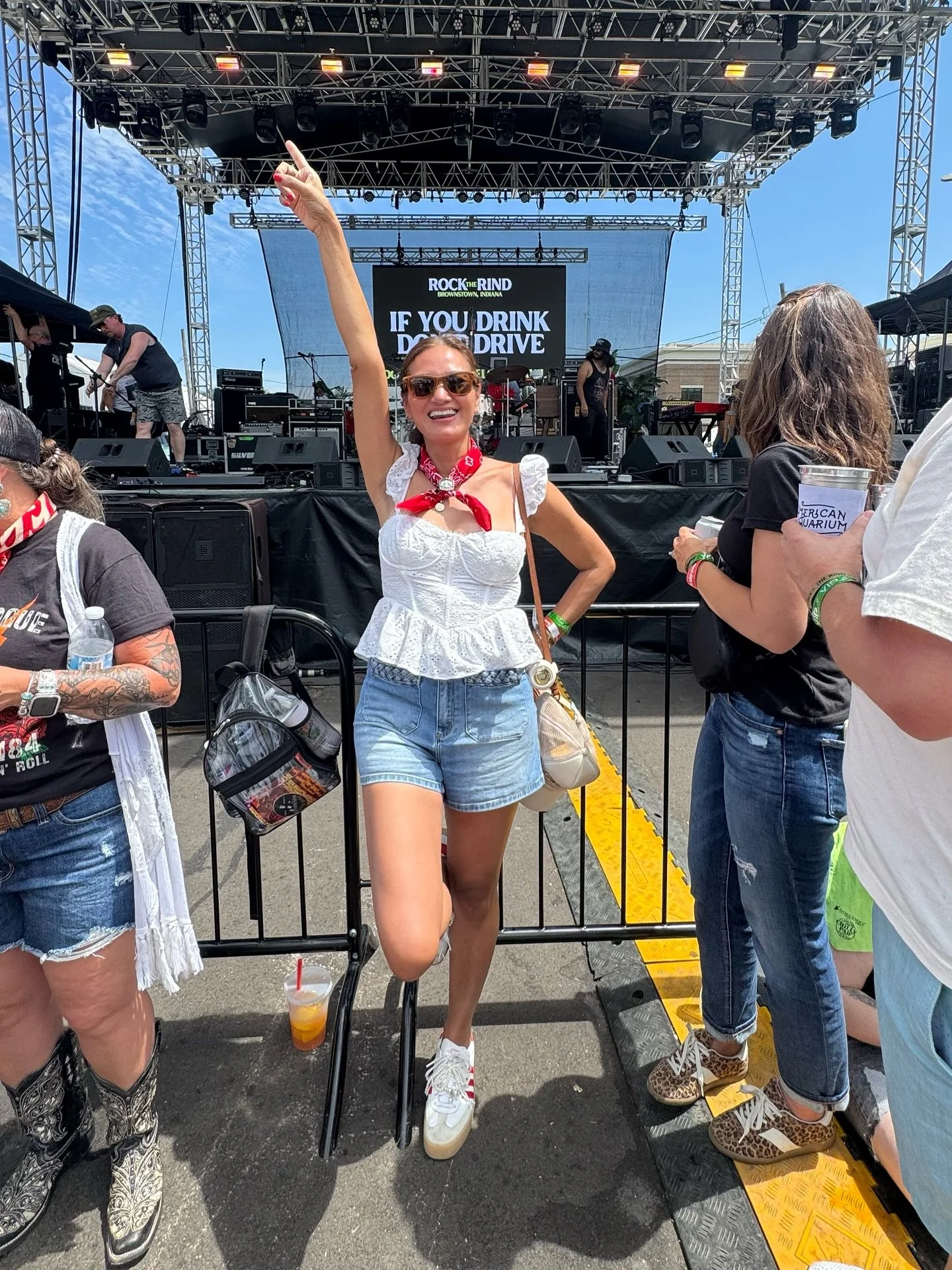 Last weekend, last minute I used all my Delta miles and booked a flight home just in time for @rocktherind to see childhood favorites Deana Carter 🍓and Tracy Byrd 🍉 and (of course) hometown hero Stephen Wilson Jr. 👽. FRONT ROW, BABY. What a dream 
