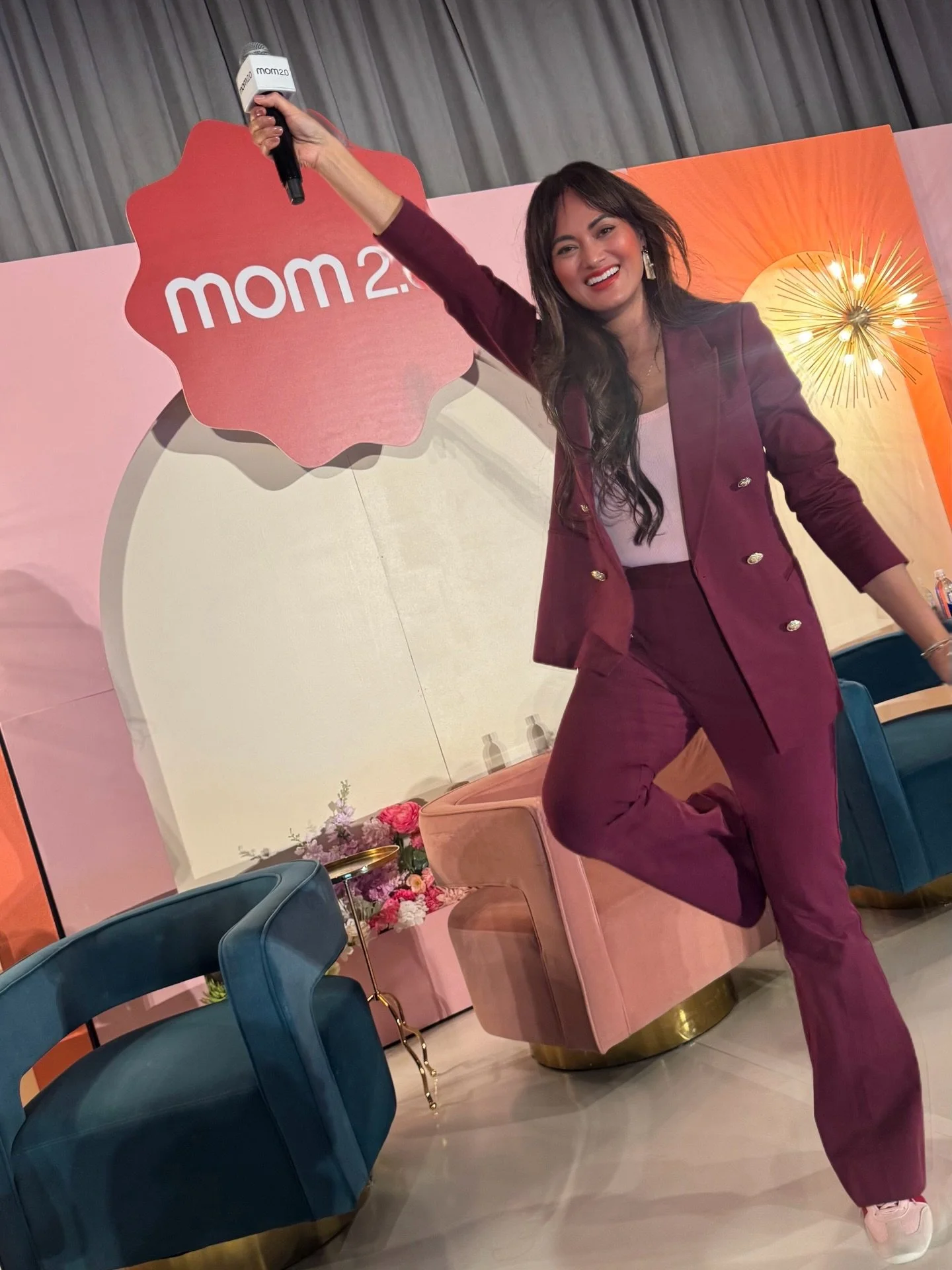 My favorite city 🤝 My favorite thing to do 

@mom2summit I never could have imagined that my favorite conference would one day invite me to emcee. Thank you for having me as your hype girl for the third year in a row! 

Got to cheer on so many incre