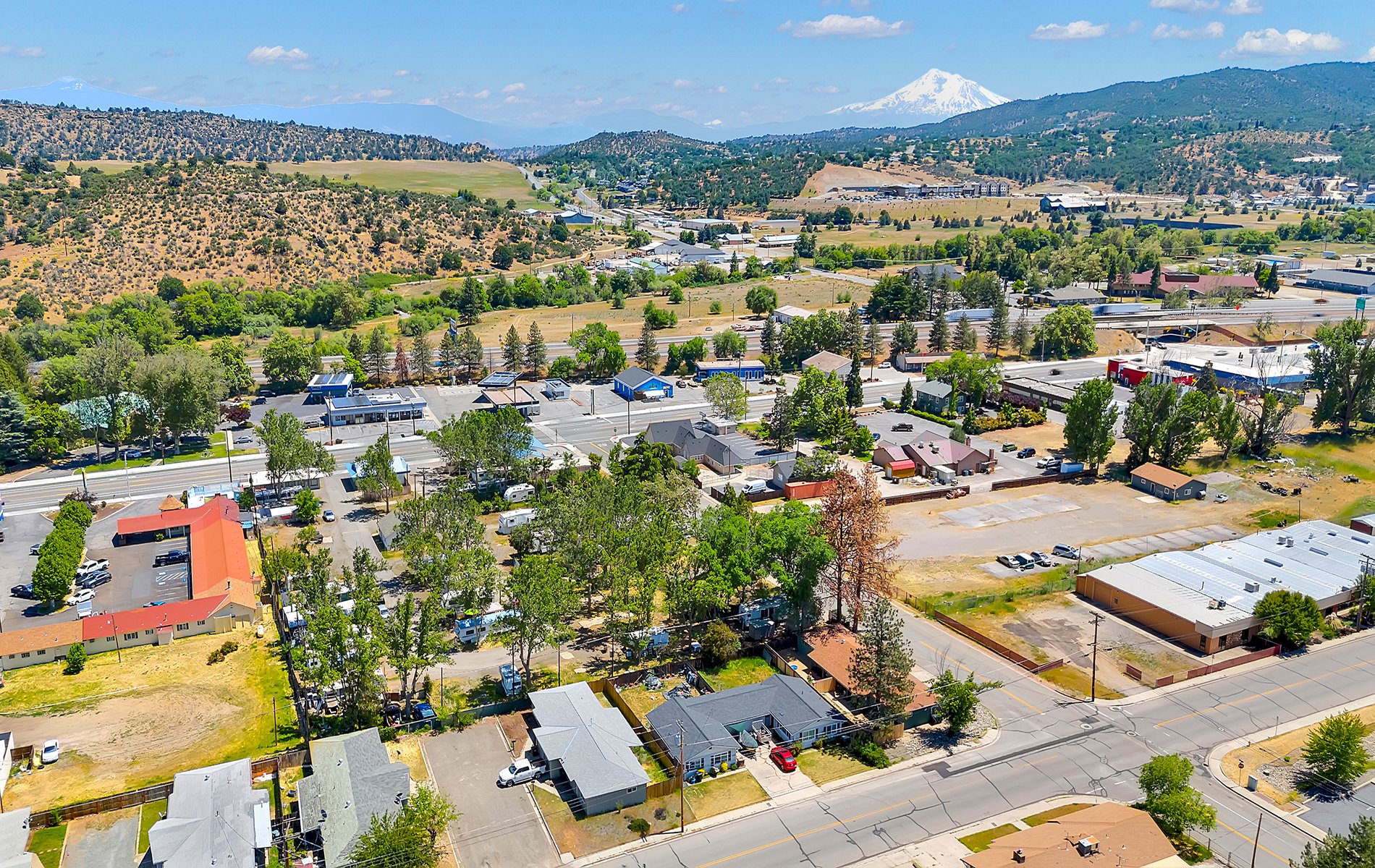 1241 South Main Street - Yreka 029.jpg