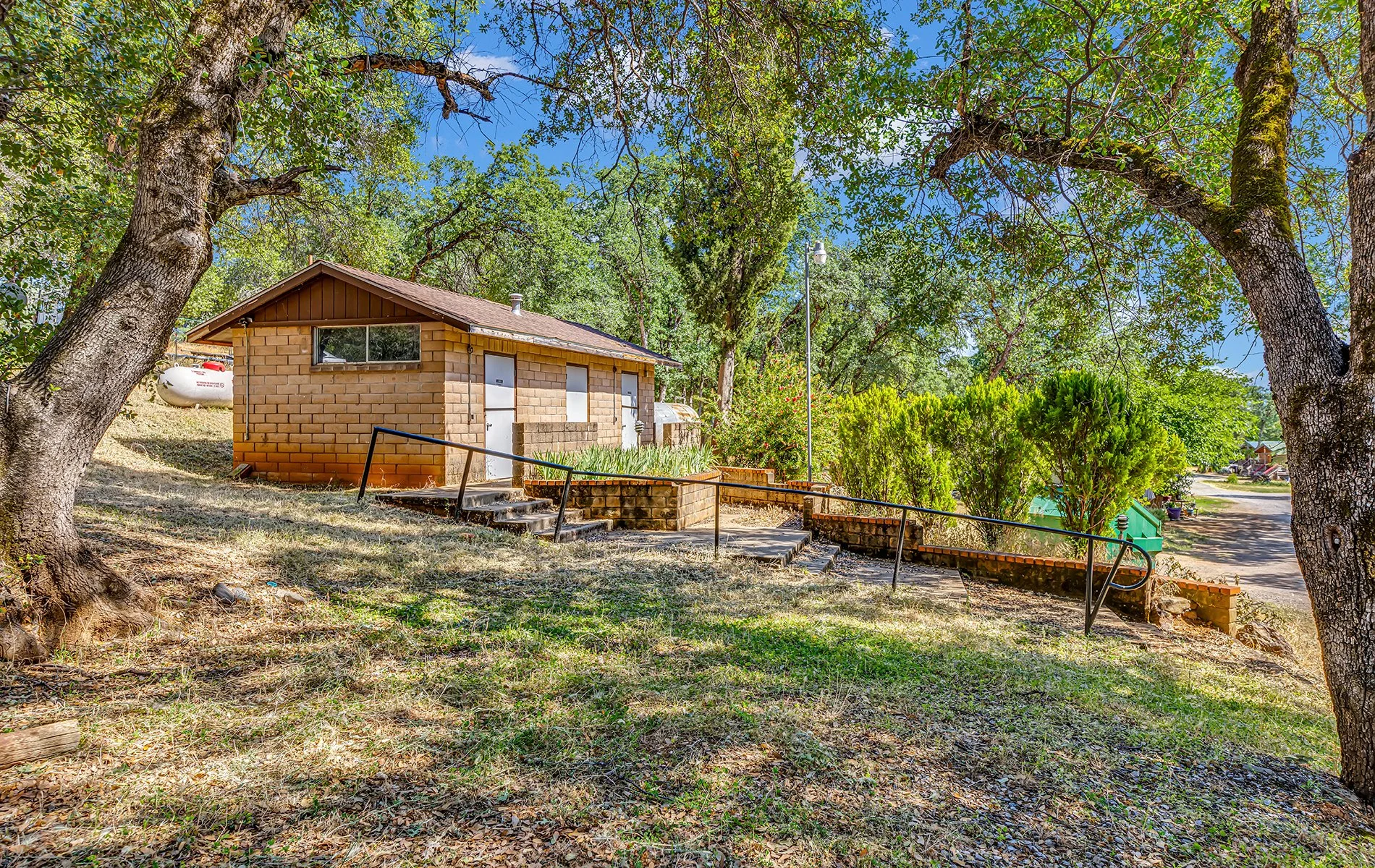 14216 Bear Mountain Rd - Redding 031.jpg