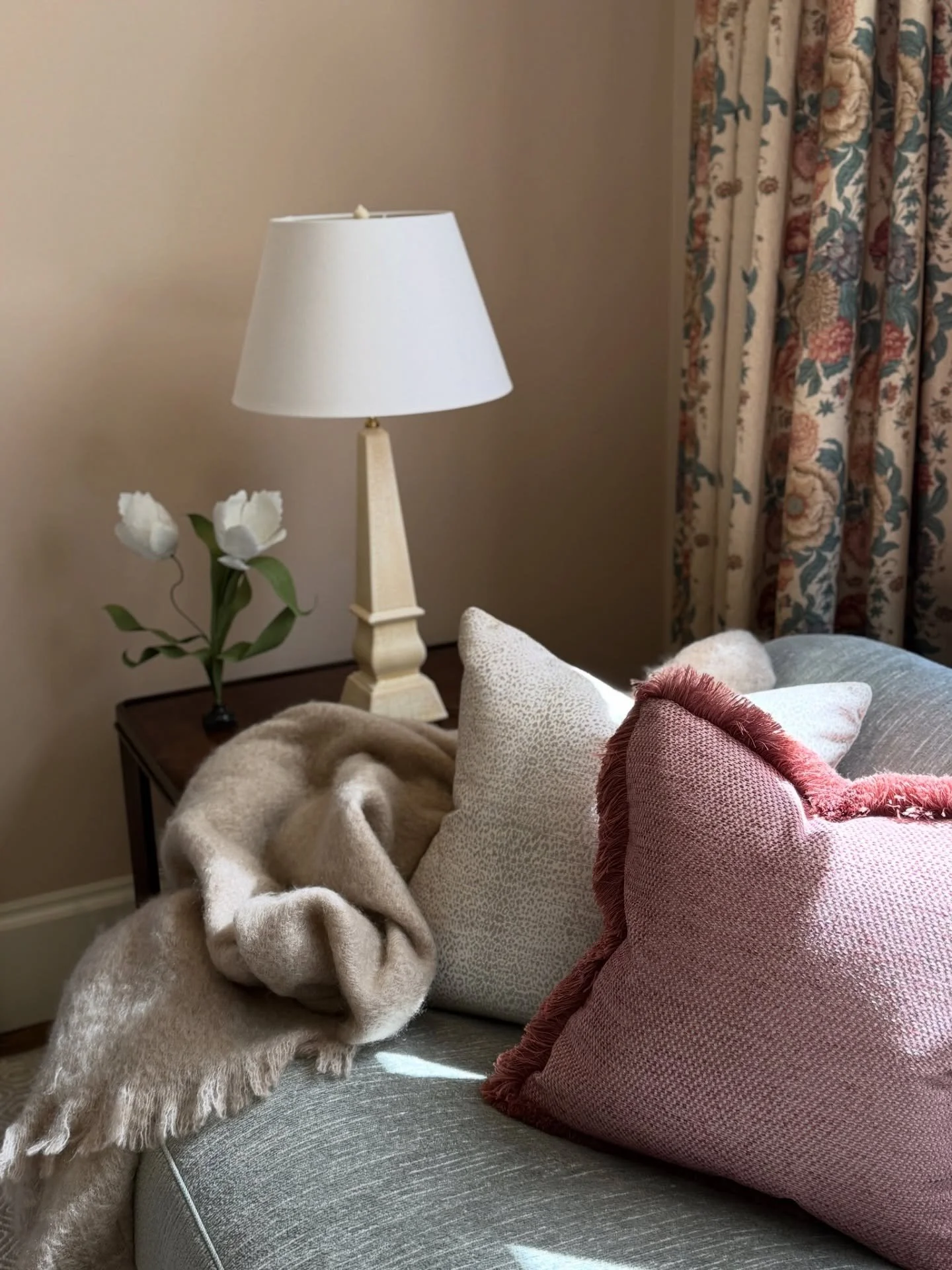 Les d&eacute;tails &mdash; layers, textures, softened tones, quiet pattern &mdash; a study in formality made effortless. 

#mareaclarkinteriors