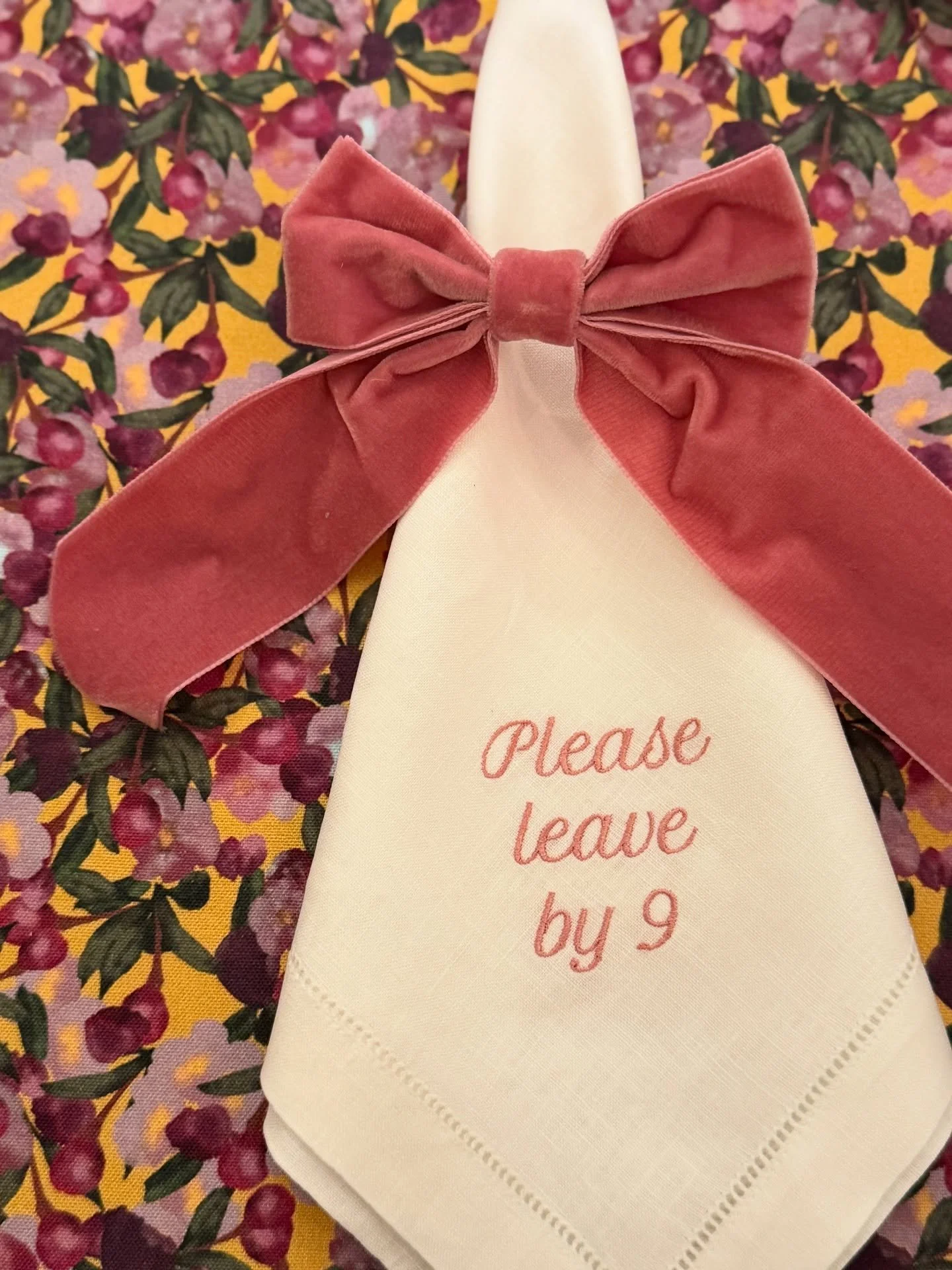 A few frames from last week&rsquo;s f&ecirc;te with @poppygifting featuring the perfect holiday accoutrements! ⏰