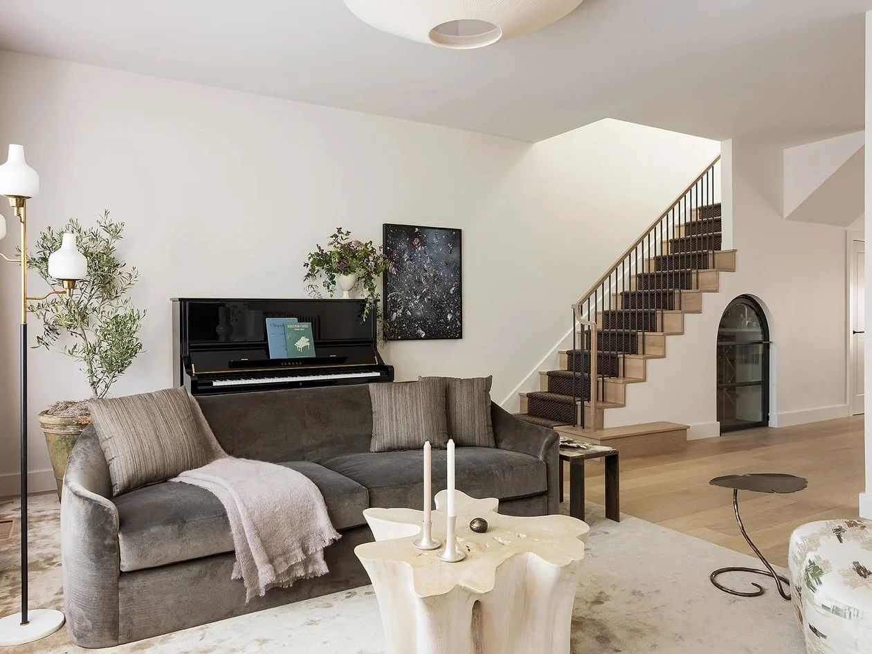 A room that hits all the right notes. 🎶

In this Cow Hollow living room, an upright piano brings a sense of warmth and rhythm to a room designed for both gathering and pause - blending art, architecture, and ease in perfect harmony.

Swipe for Cow H