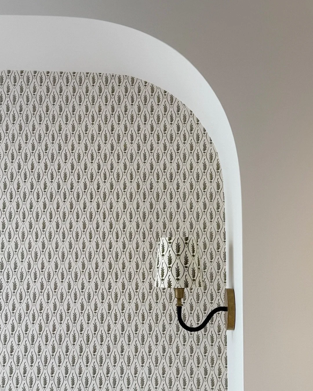 Designed for slow mornings.

A custom banquette and architectural arch bring warmth and cohesion, thoughtfully tying into the marble arches of the adjacent renovated kitchen.

#mareaclarkinteriors