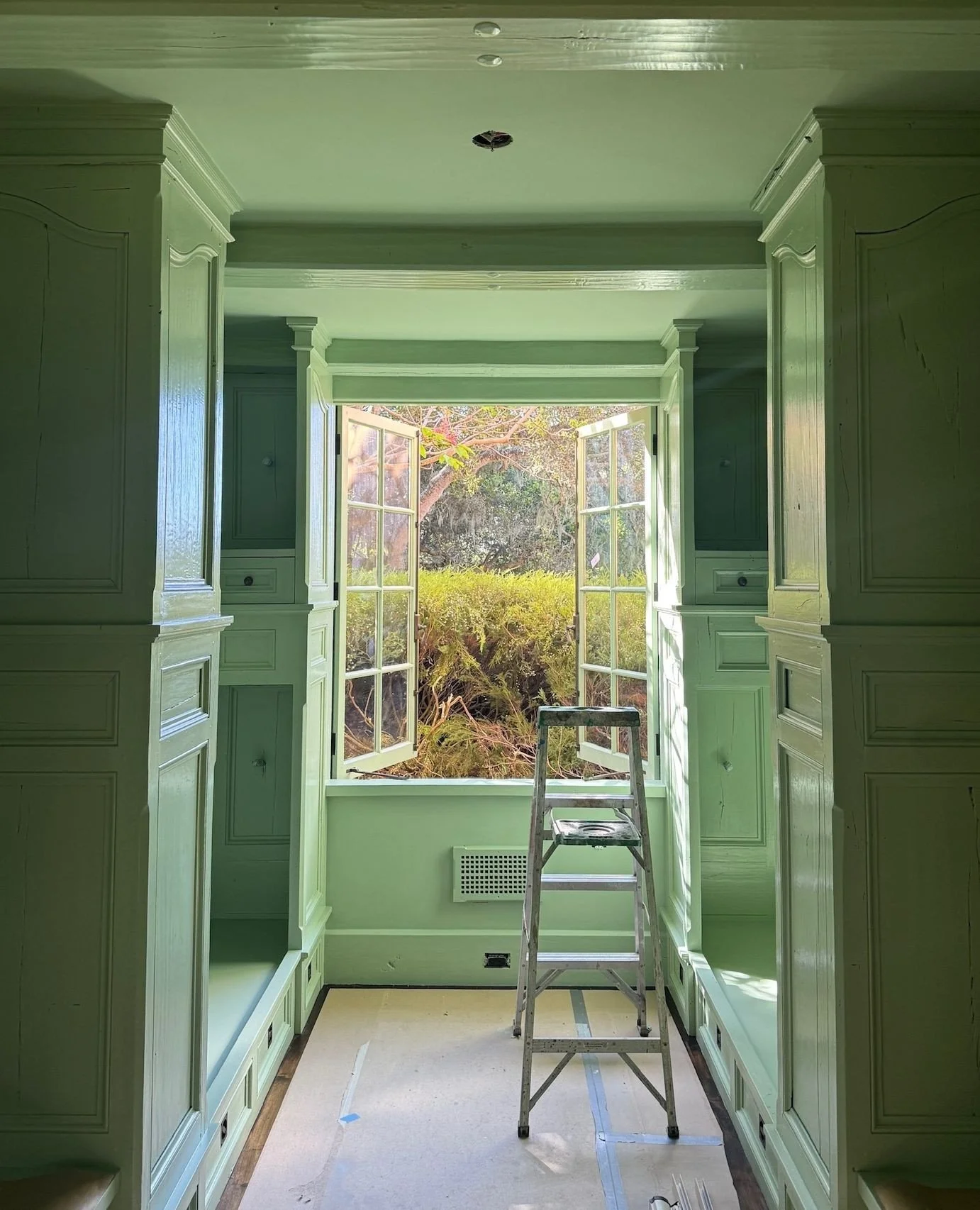 Paint in Pebble&mdash;just the hue to welcome spring. Soft, but with a bold presence that brings the outdoors in. 🌿⁠
⁠
#mareaclarkinteriors