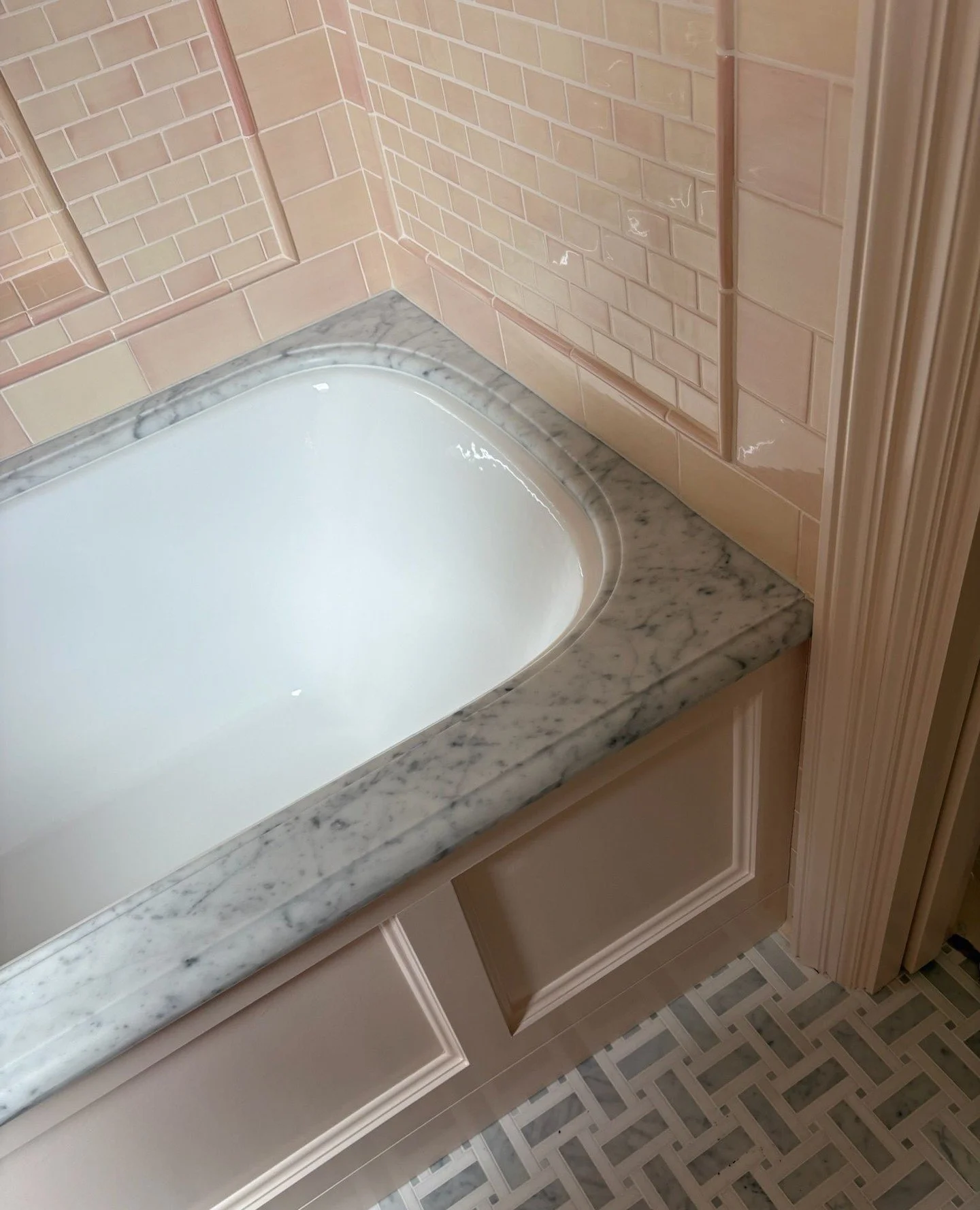 Two approaches to a kids&rsquo; bath&mdash;each with its own personality.⁠
⁠
Are you team blue or team pink?⁠
⁠
#mareaclarkinteriors
