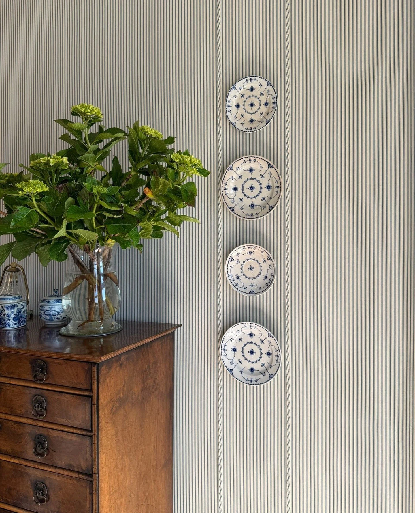 Team off-site to the San Francisco Decorator Showcase.⁠
⁠
We loved exploring the extraordinary Queen Anne-style Victorian residence at 2315 Broadway Street in Pacific Heights. ⁠
⁠
Swipe for a few of our favorite rooms&mdash;spaces that balance textur
