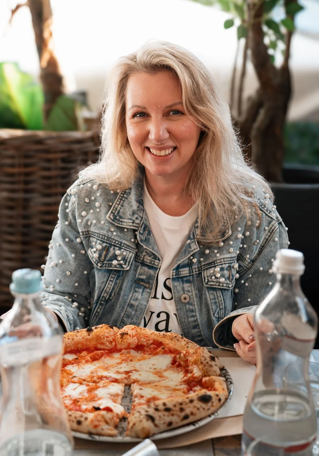 Rachael Groll, Bible teacher and host of the Hearing Jesus podcast, at dinner with Bible Study Live travelers in Italy