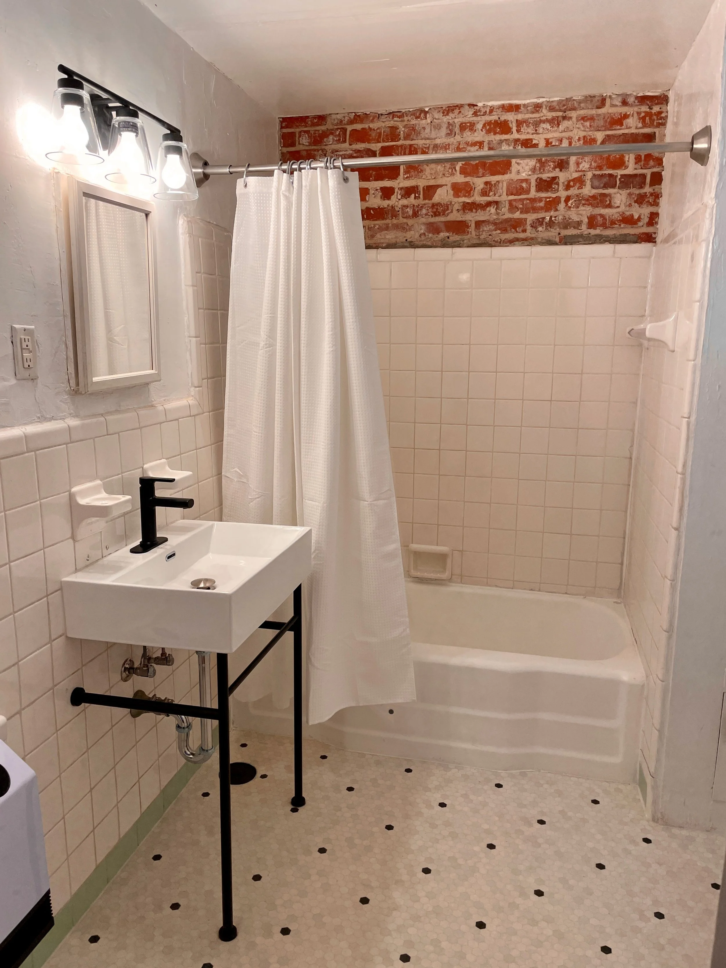 Apt 3 bathroom.jpeg