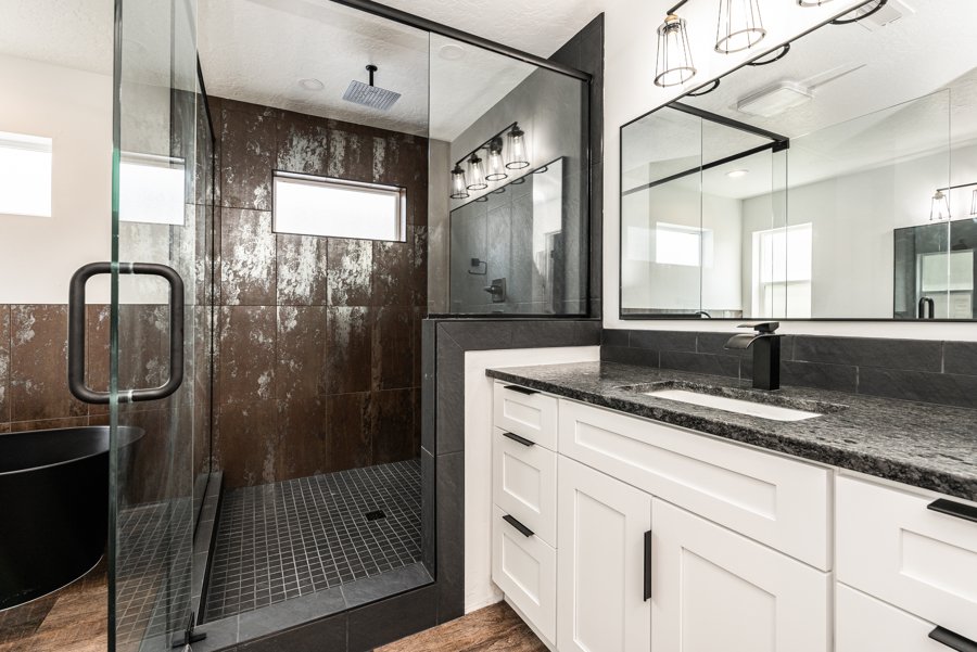 Master bath 2.jpg