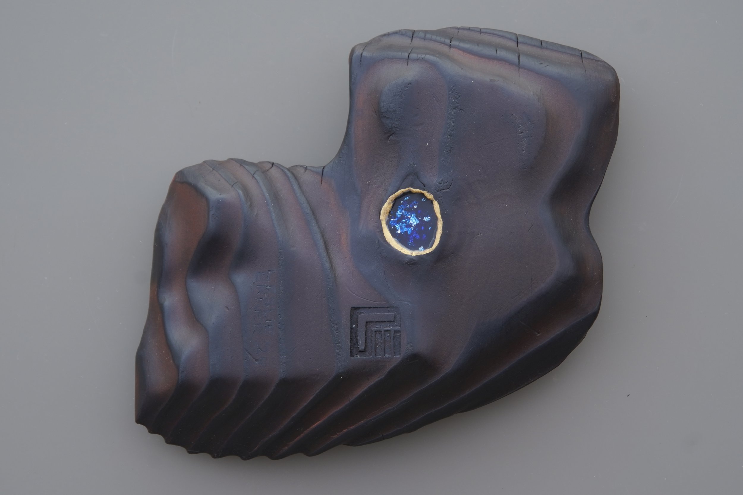 "Quiet" underside:
Pine wood, Epoxy Resin, 24k gold leaf, tung oil, beeswax