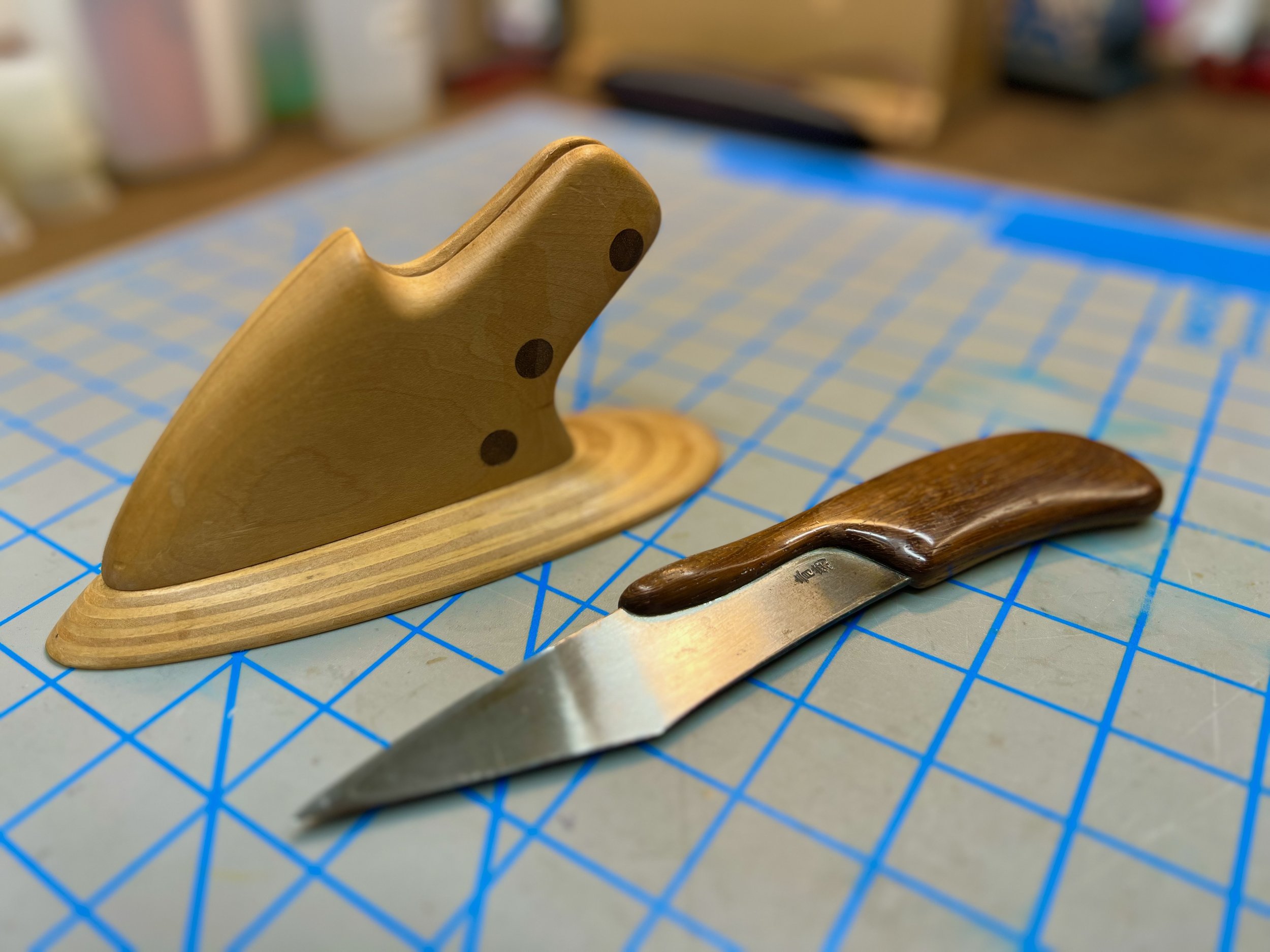 The handle works in four ways.
