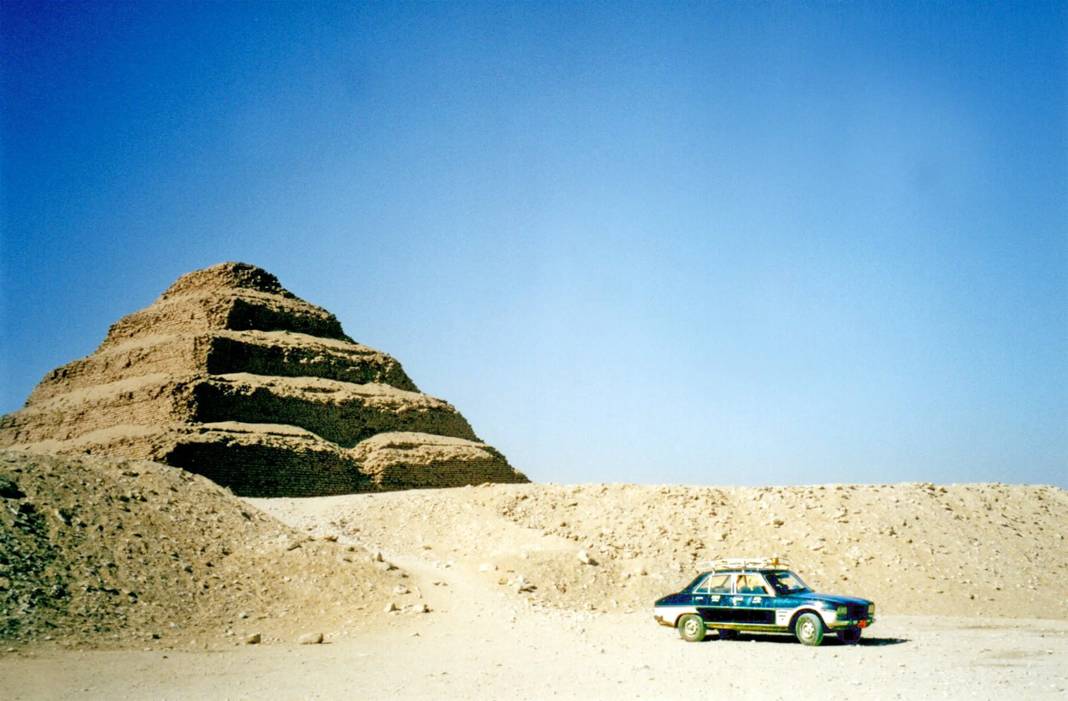 Saqarra w Ashraf 2 crop copy.jpg