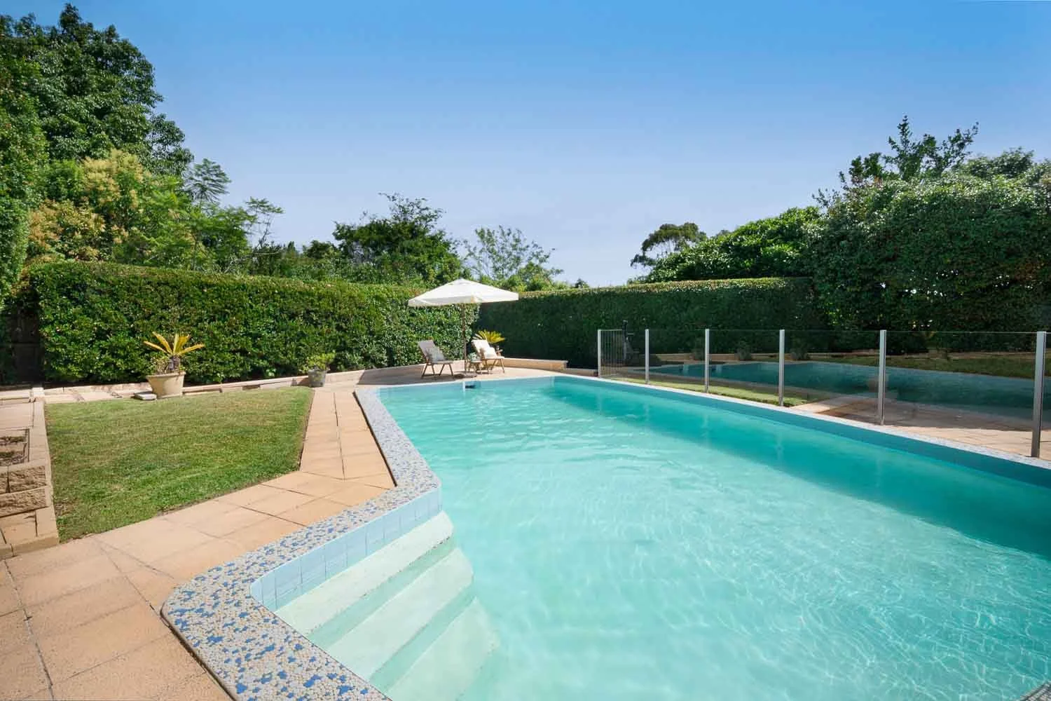 real-estate-photography-sydney-northern-beaches-pool-backyard.jpg