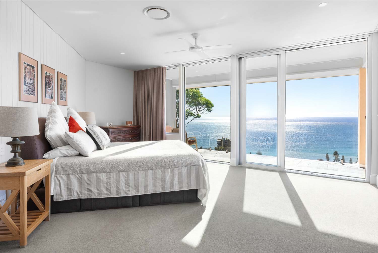 real-estate-photography-sydney-north-shore-bedroom-ocean-view.jpg