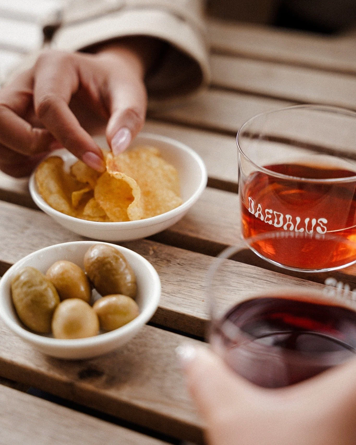 Chips and olives are on us at Daedalus 🍷. We'll see you in February for yours!

6-8 Feb
At @icarus.coffees 
Head to our profile for more details ❤️
&bull;
&bull;
 #merribek #melbournewinebar #coburglocal #coburgnorth #whatsonmelbourne #daedaluswine
