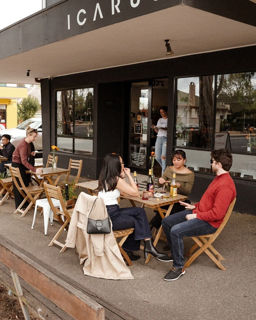 Outdoor tables, good company and a wine in hand. Meet you at Daedalus.

6 &amp; 7 Feb, 4-9pm <-- feat. Sangria Saturday 💃 
8 Feb, 3-7pm
At @icarus.coffees , Coburg North

 #daedaluswine #coburgnorth #coburglocal #melbournewine #coburglove