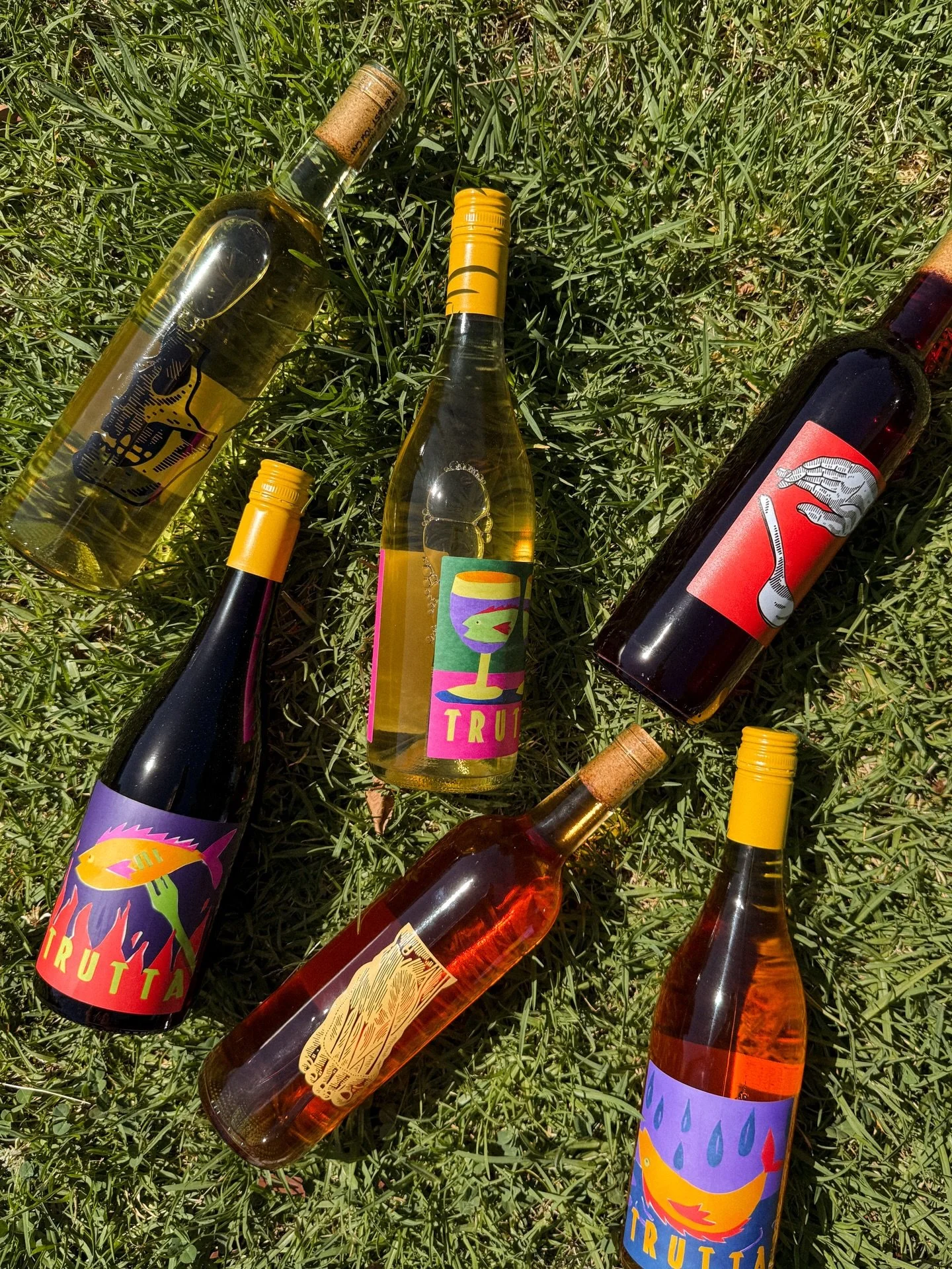 Our LAST wine weekend is here! We have the best drops from @fin.wines and @trutta_wines pouring Fri - Sun.

Crisp rieslings, funky skin contacts, juicy pinot noirs and more 🍷 

Fri 4-9pm
Sat 4-9pm (Sangria day! 💃🏻)
Sun 3-7pm 
At @icarus.coffees