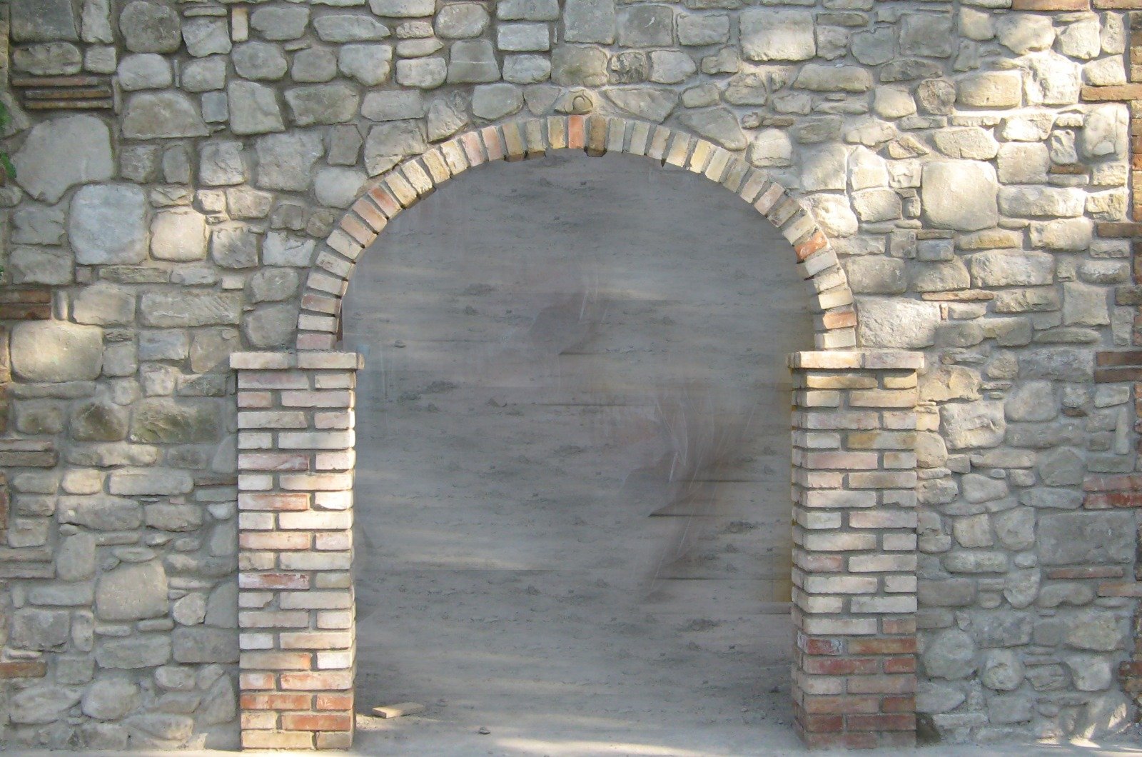 Stone wall arch - custom built stone arches - stone mason near me - stonemasonry Greenville, SC