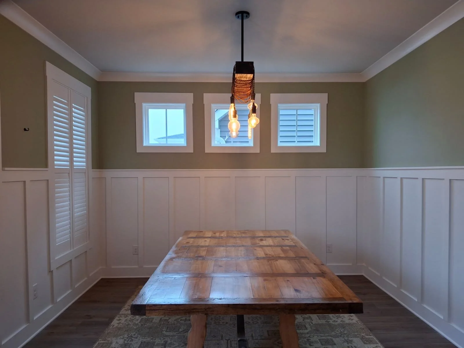 Wainscoting and feature walls are easy and fast with our skilled handyman in Greenville SC