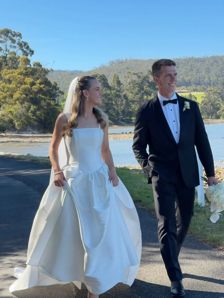 Some of my favourite moments captured on Laura &amp; Matt&rsquo;s day 💌 
 

Content Creator | @heartandsoul_content 
Photographer | @lu.and.lo_ 
Venue | @peppermint_bay 
Florals | @floragondwana 
Hair | @hairhavenboutiquetas 
MUA | @glow.byelliegreg
