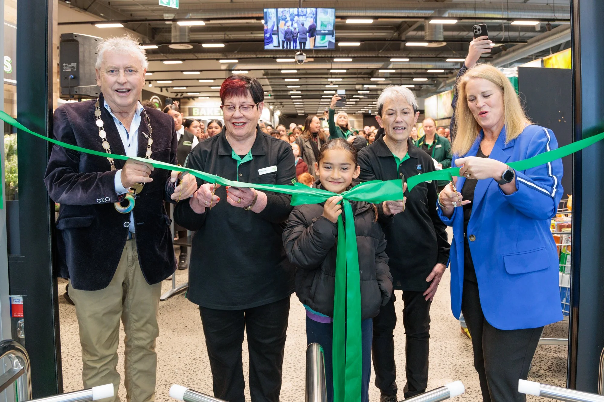 Woolworths opens to much fanfare
