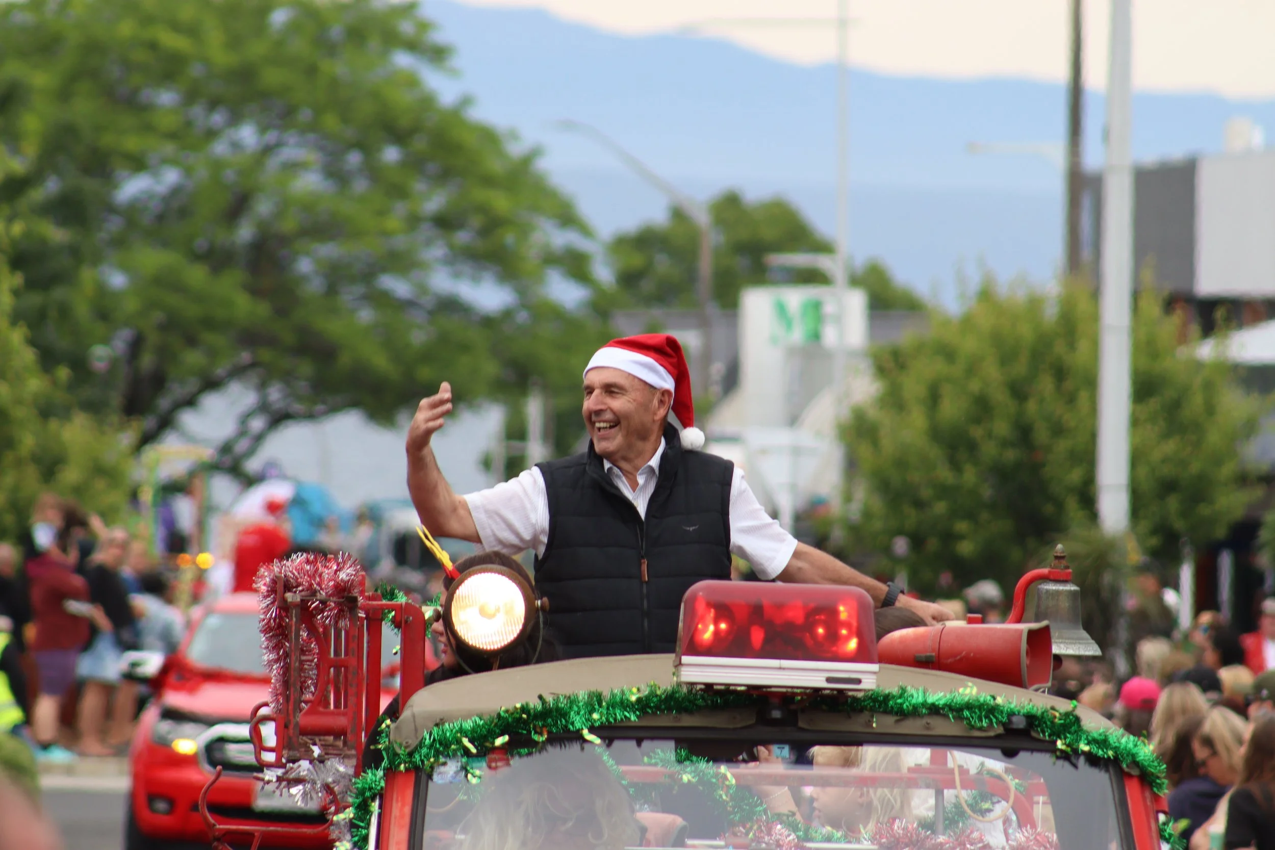 251211-SantaParade (10).JPG