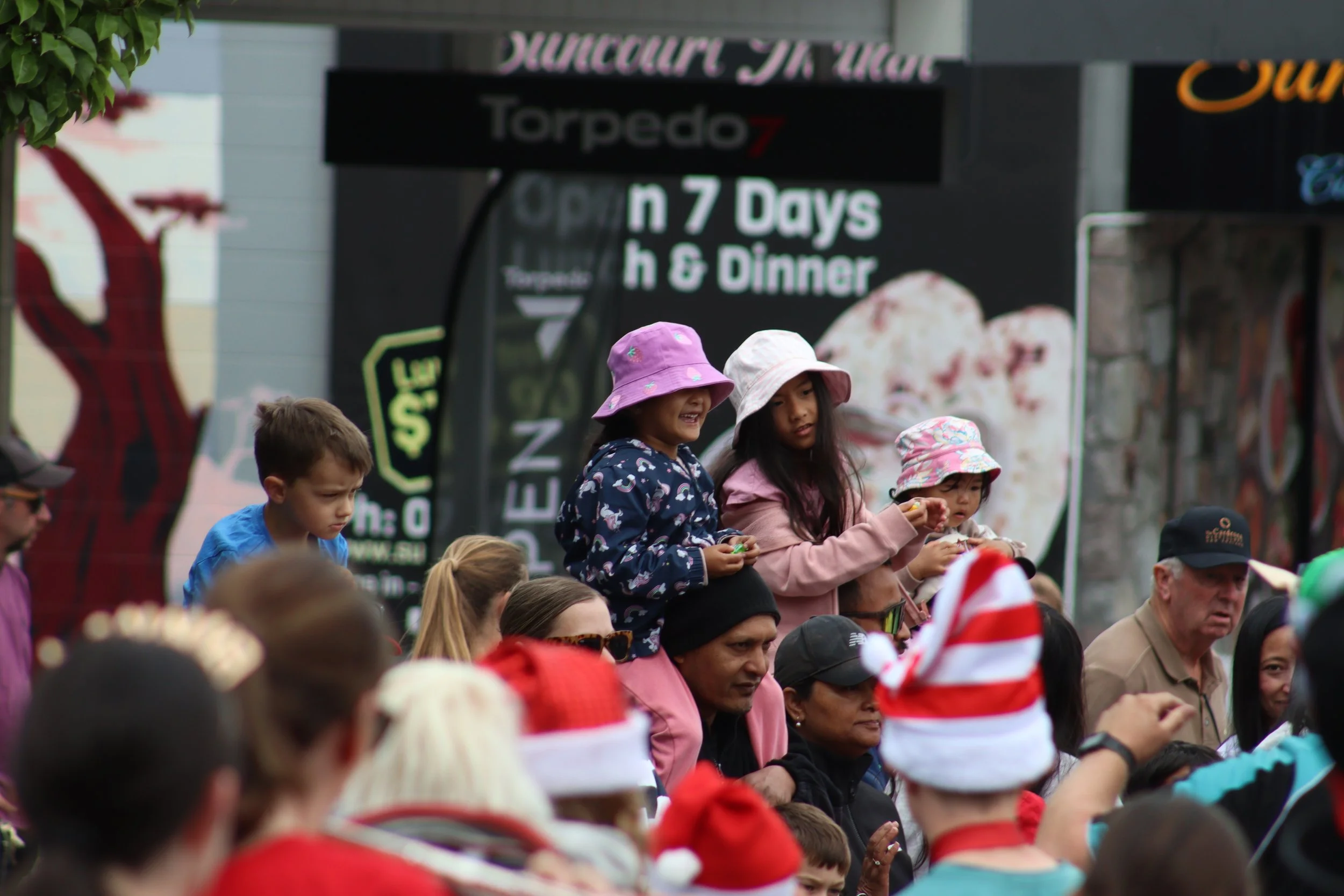 251211-SantaParade (11).JPG