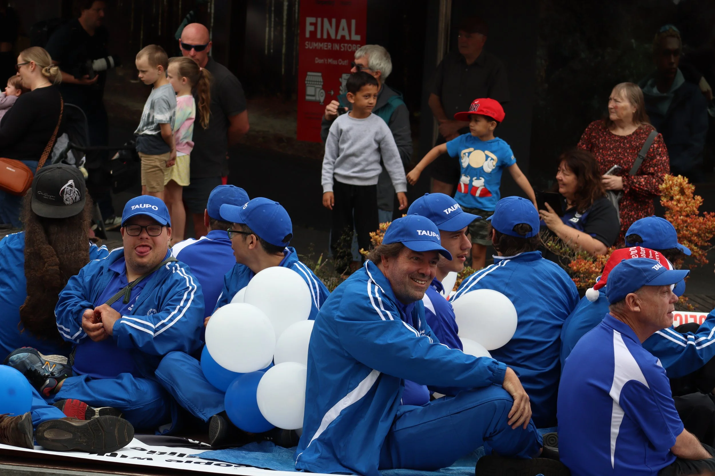 251211-SantaParade (12).JPG