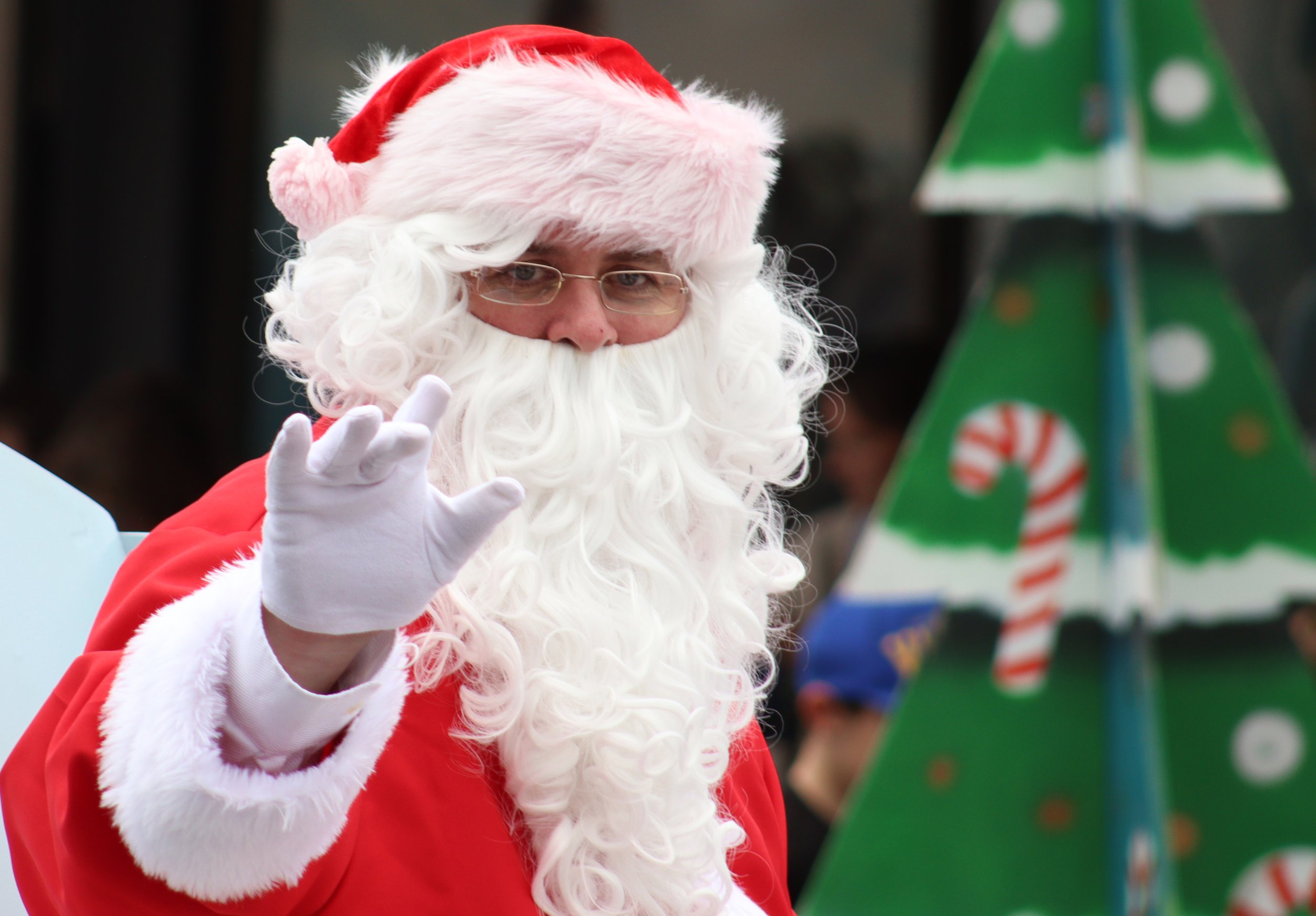 251211-SantaParade (6)-CROP.jpg