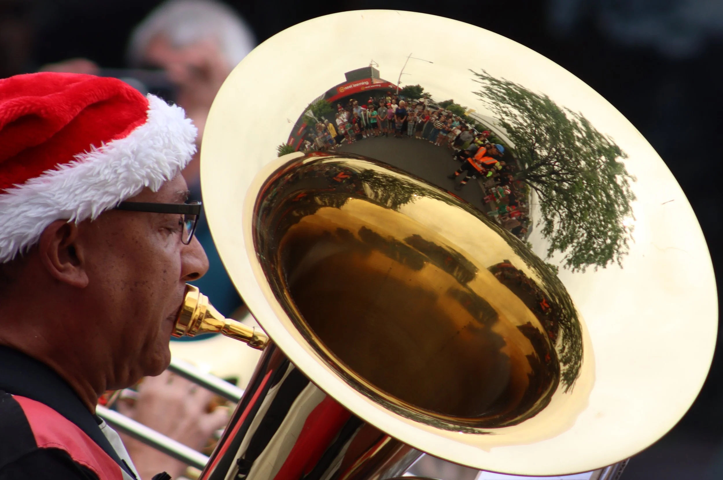 251211-SantaParade (9)-CROP.jpg