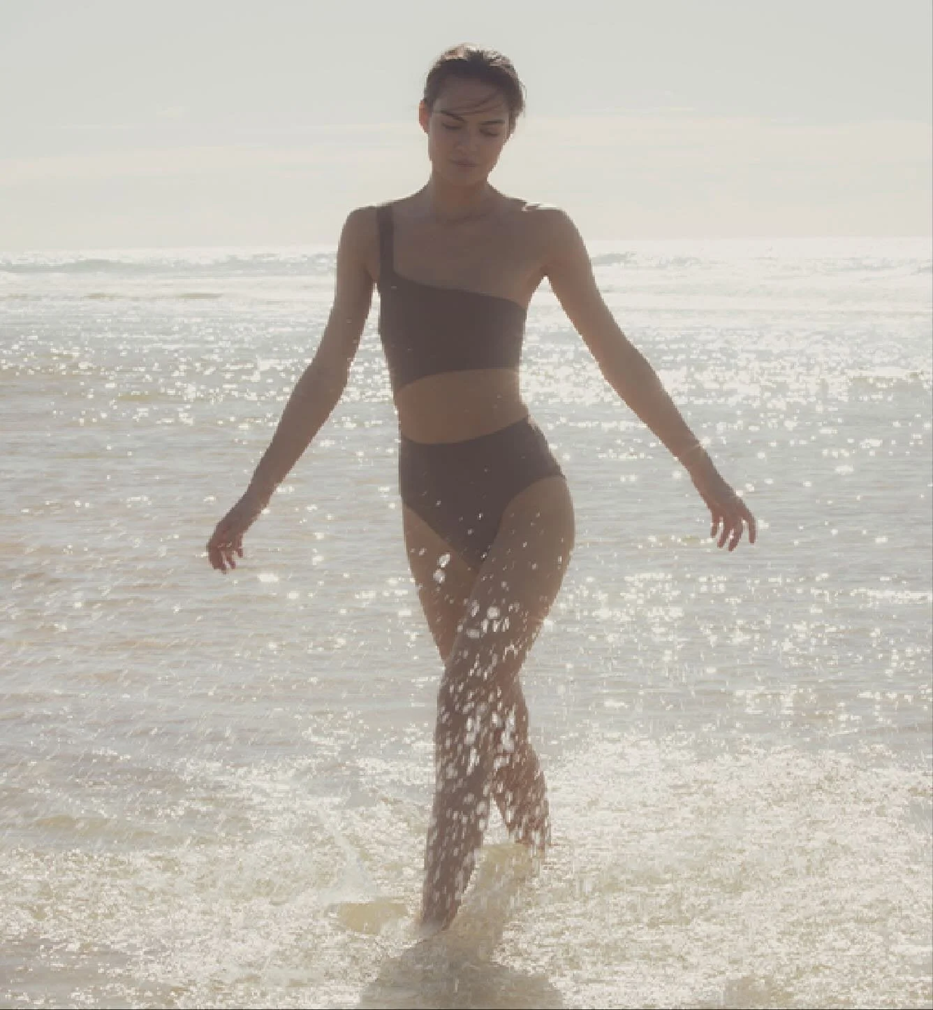 Autumn Days 🌊 ☀️
 Even in autumn UV is still high. 
Protect your glow today so you&rsquo;ll thank yourself tomorrow. ✨
Not sure which SPF is right for you? We&rsquo;ll help you find one your skin will love &mdash; and you&rsquo;ll actually want to w