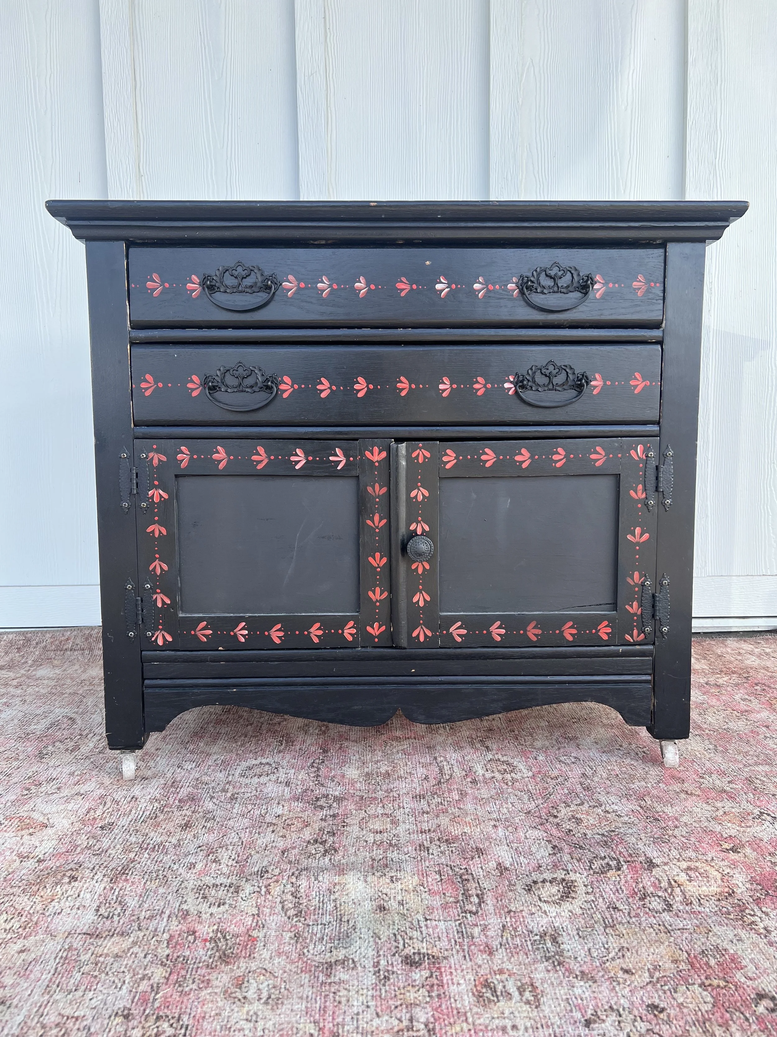 Vintage Black Wash Stand
Measures approximately: 18.25” Width x 34” Length x 29” Tall