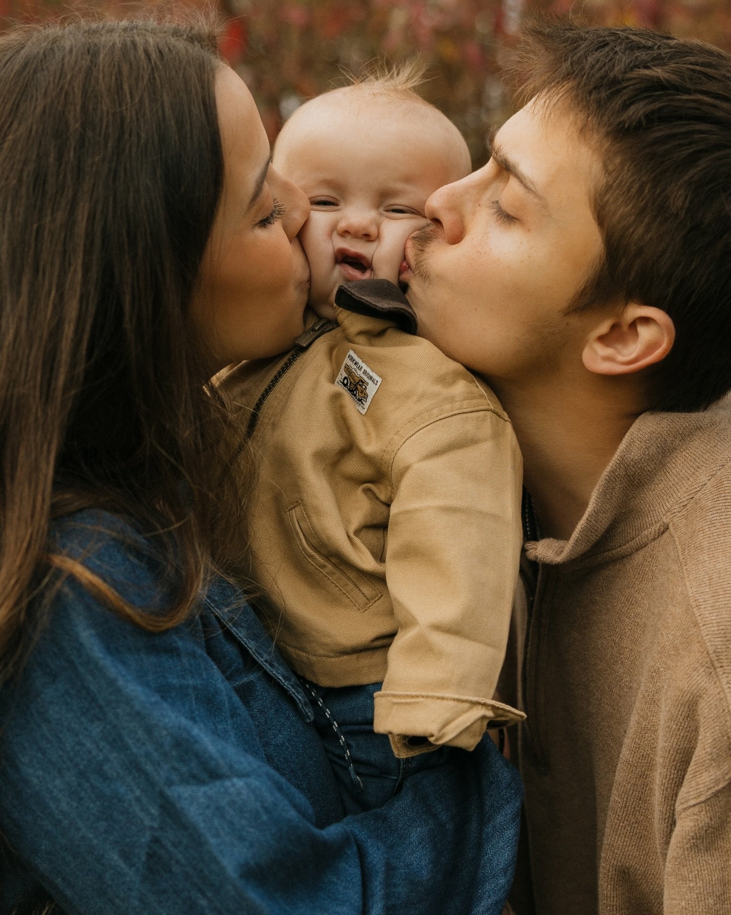 The Deasy Family 🤍

So happy to have gotten the chance to not only photograph this couple again but to take some updated family photos for their family as their little one is growing a little too fast. So this is your reminder to reach out to book a